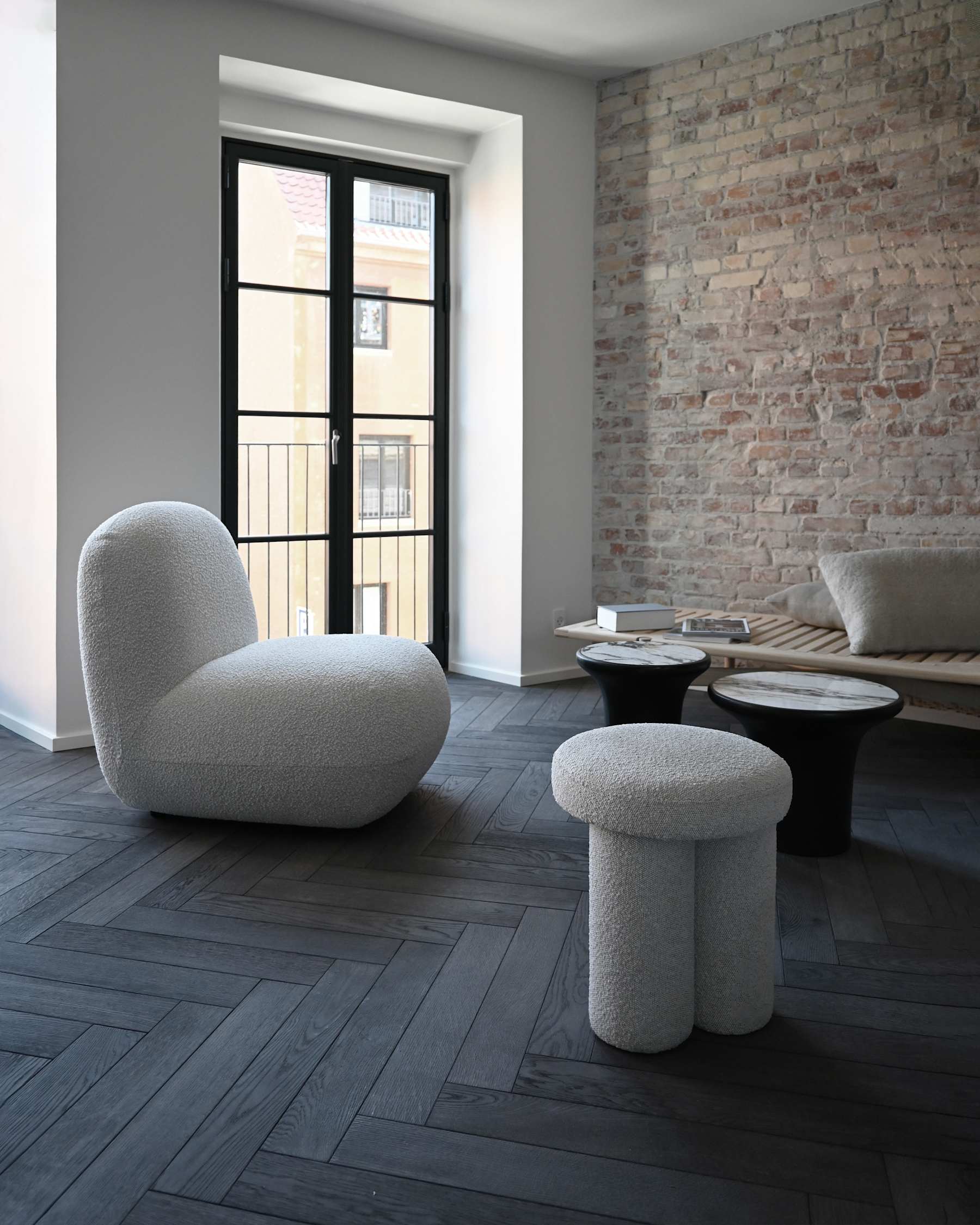 Konferenční stolek TRUMPET beton s mramorem