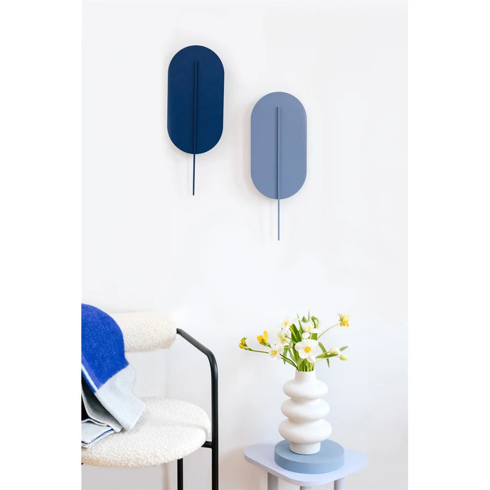 ROKKE wall lamp in navy blue