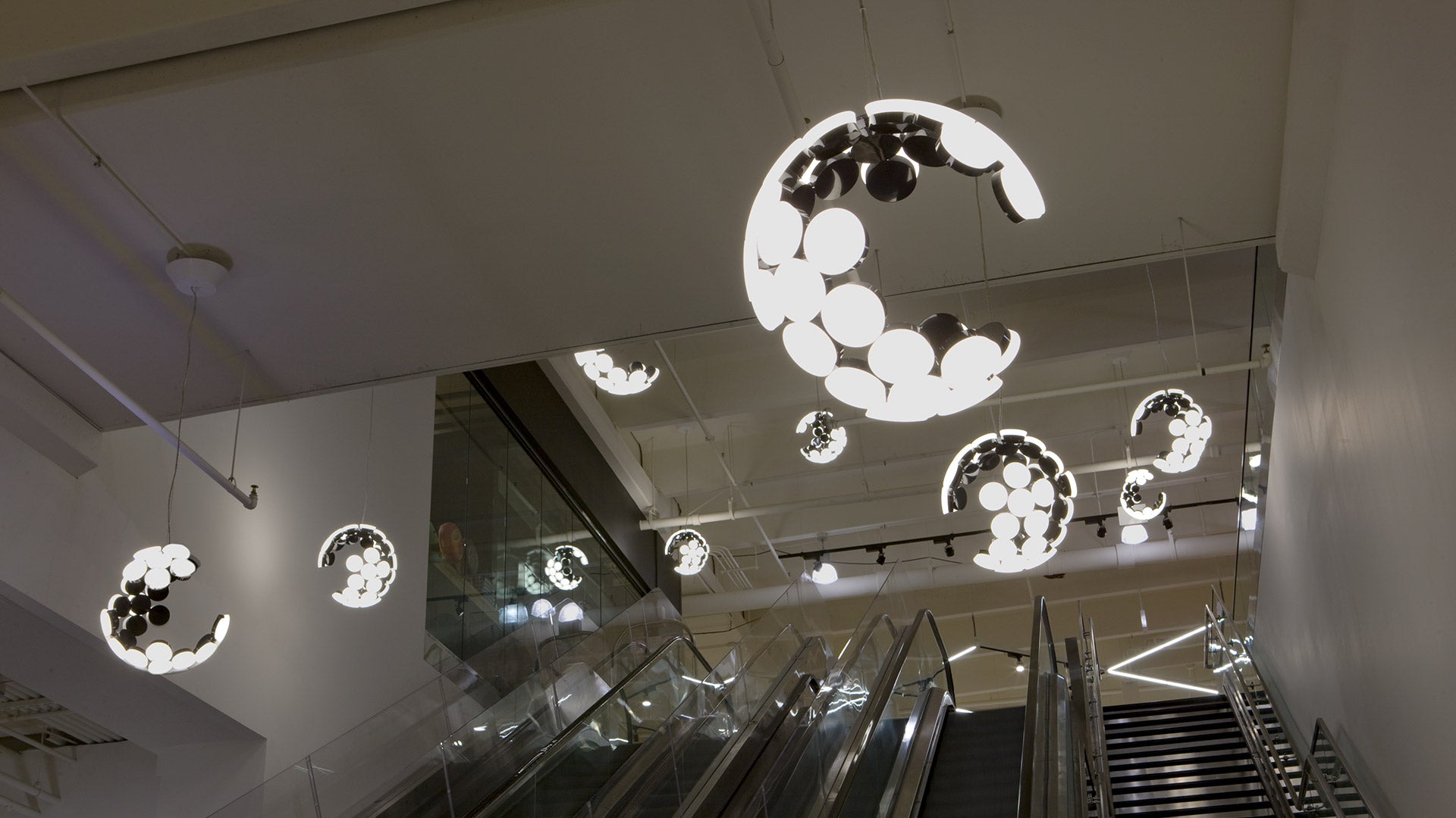 Závěsné svítidlo SCOPAS bílé s černým