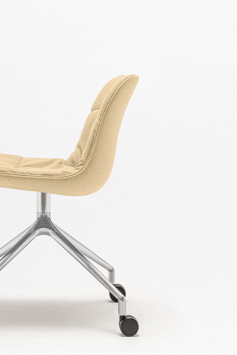Krzesło obrotowe BALTIC 2 SOFT DUO aluminium polerowane do jadalni – styl minimalistyczny