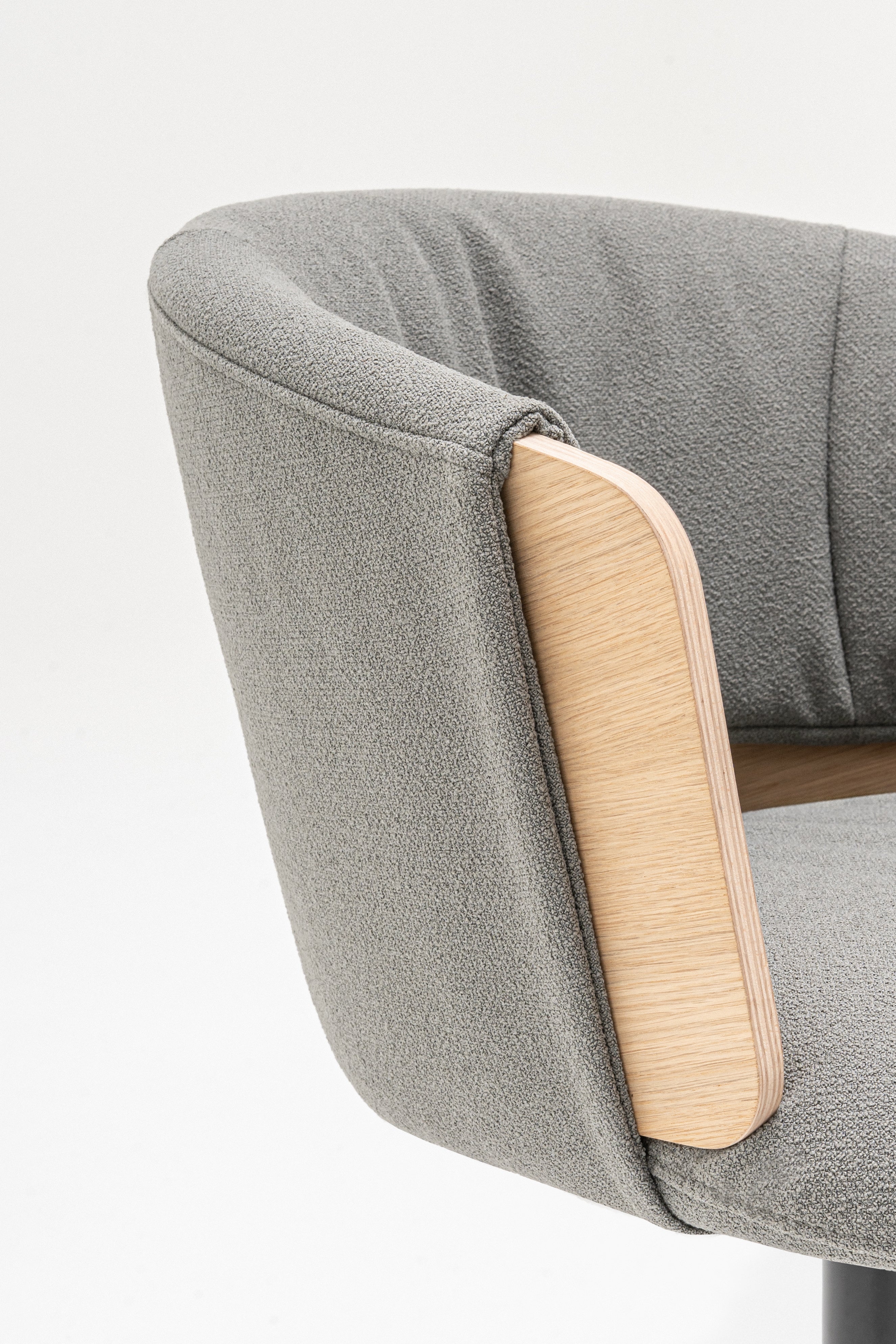 Otáčecí židle COLLAR s kovovou základnou a kolečky na tvrdé povrchy