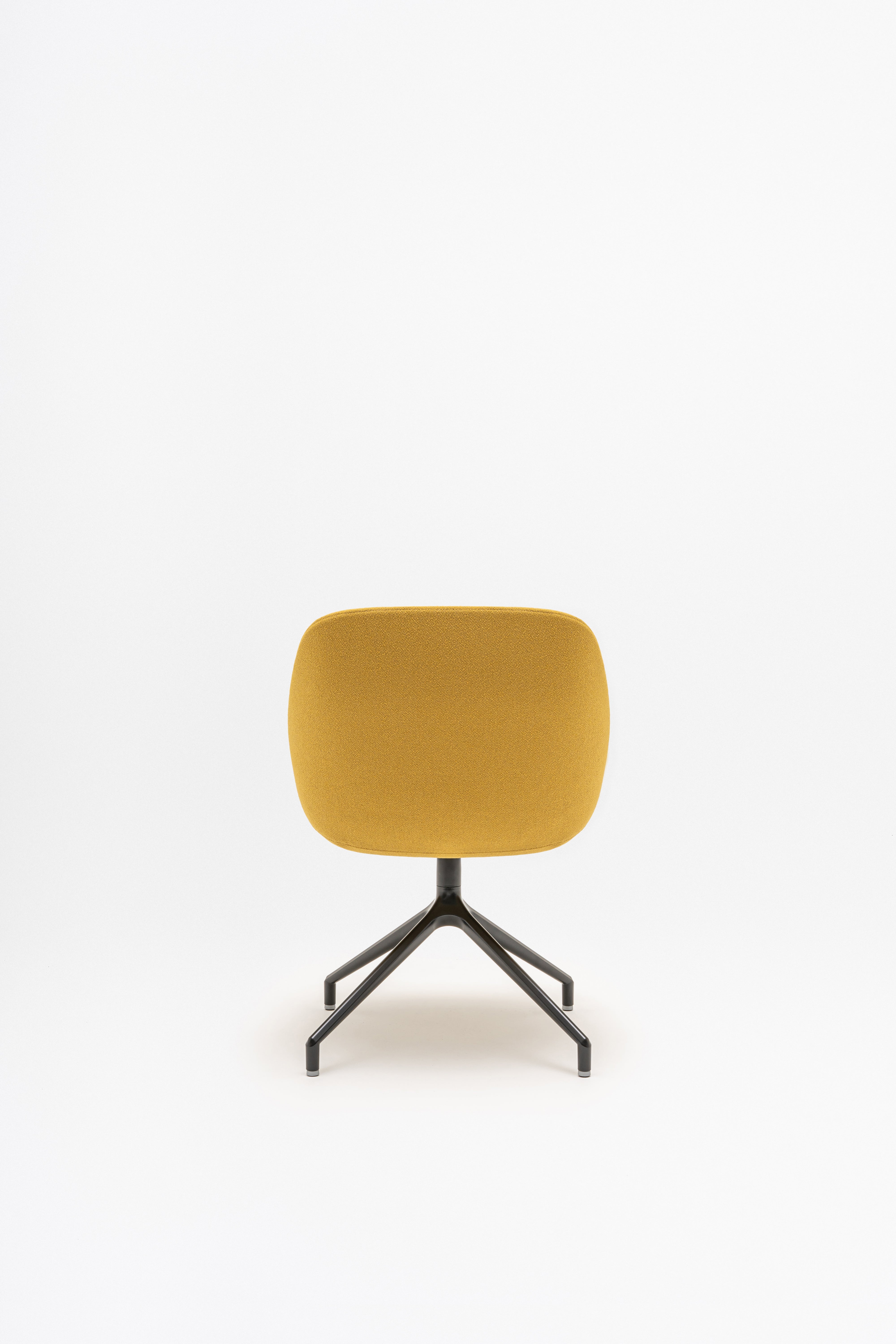 Křeslo s otočným mechanismem a nízkým opěradlem PARALEL s kovovou základnou