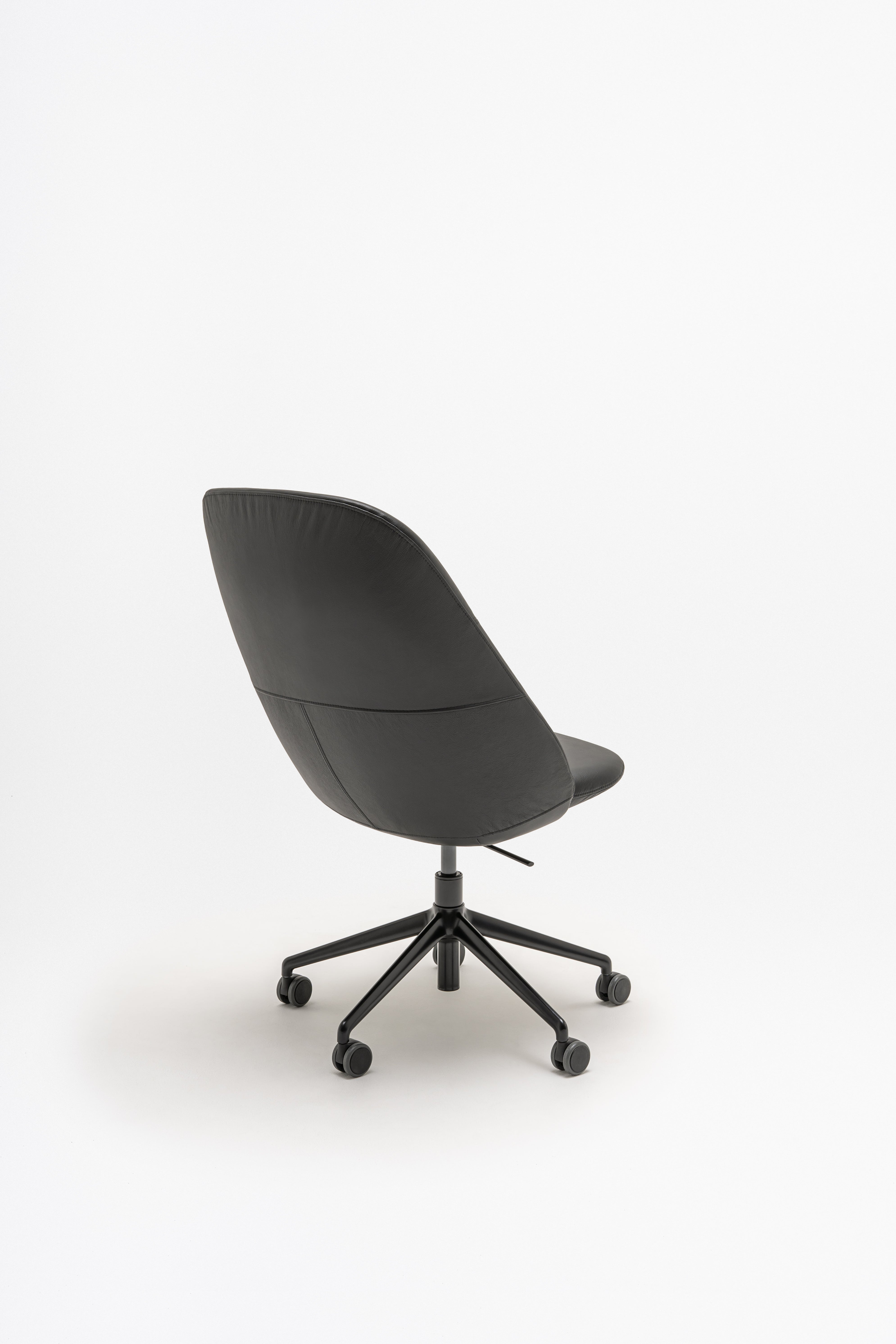 Conference armchair A regulated parallel base with wheels for a soft surface