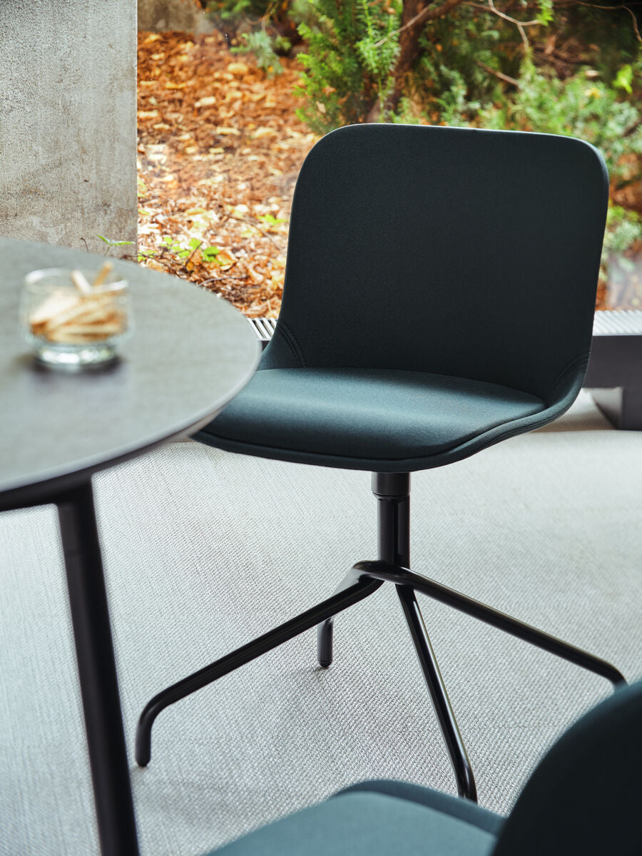 Krzesło obrotowe BALTIC 2 CLASSIC metalowa podstawa do jadalni – styl minimalistyczny