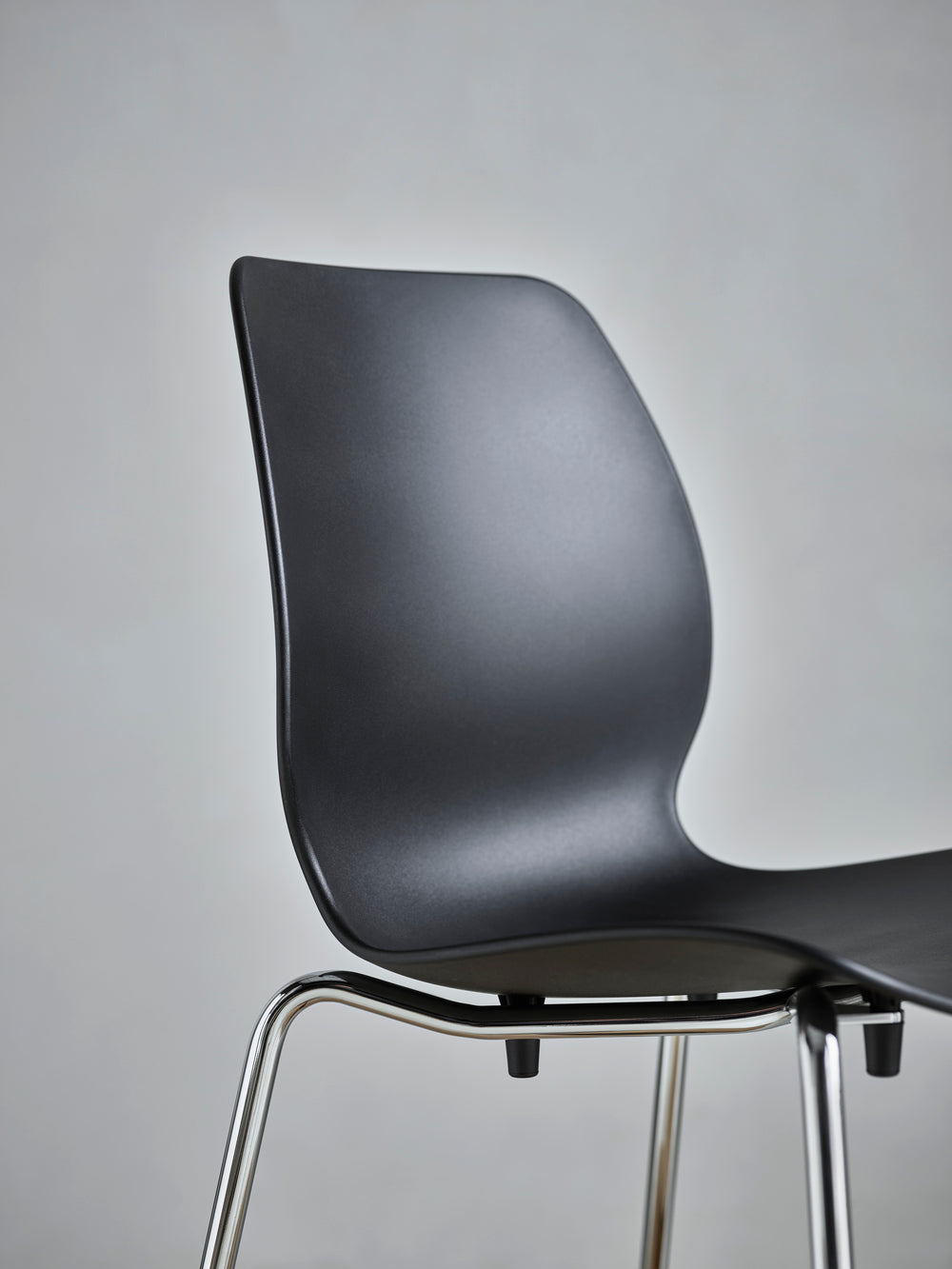 Židle SEED šedá se ocelovým podstavcem