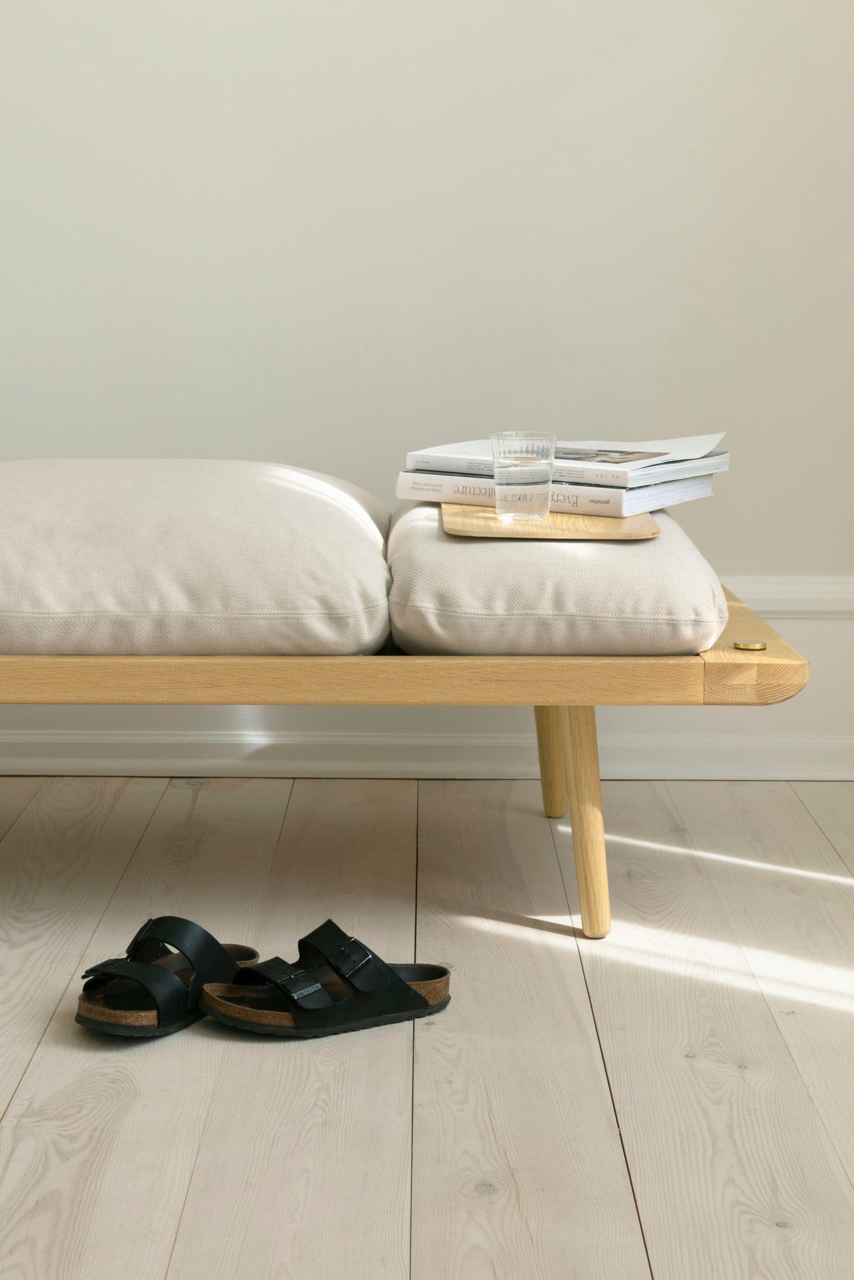 Sofa 3-osobowa LOUNGE AROUND beżowy z dębem UMAGE Eye on Design