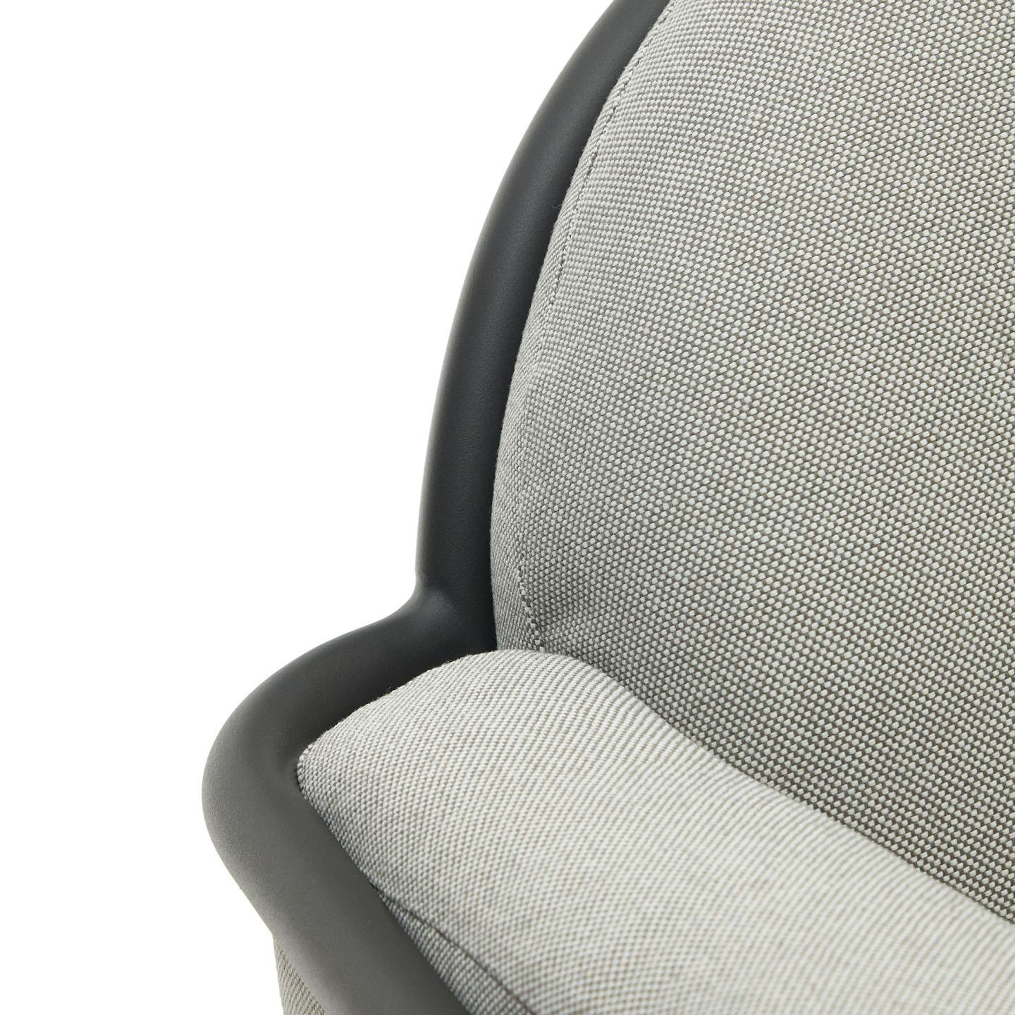 Sofa ogrodowa 2-osobowa JONCOLS szary z czarną podstawą La Forma Eye on Design