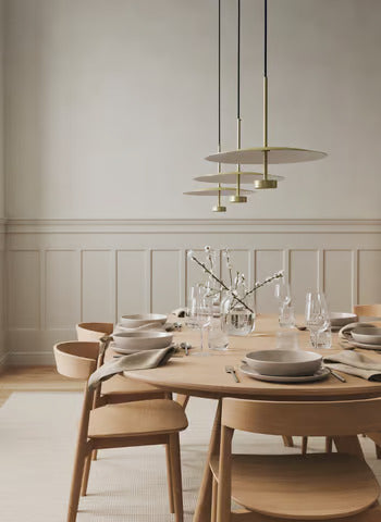 Stůl SOFT MOOD s podstavou z běleného dubového dřeva