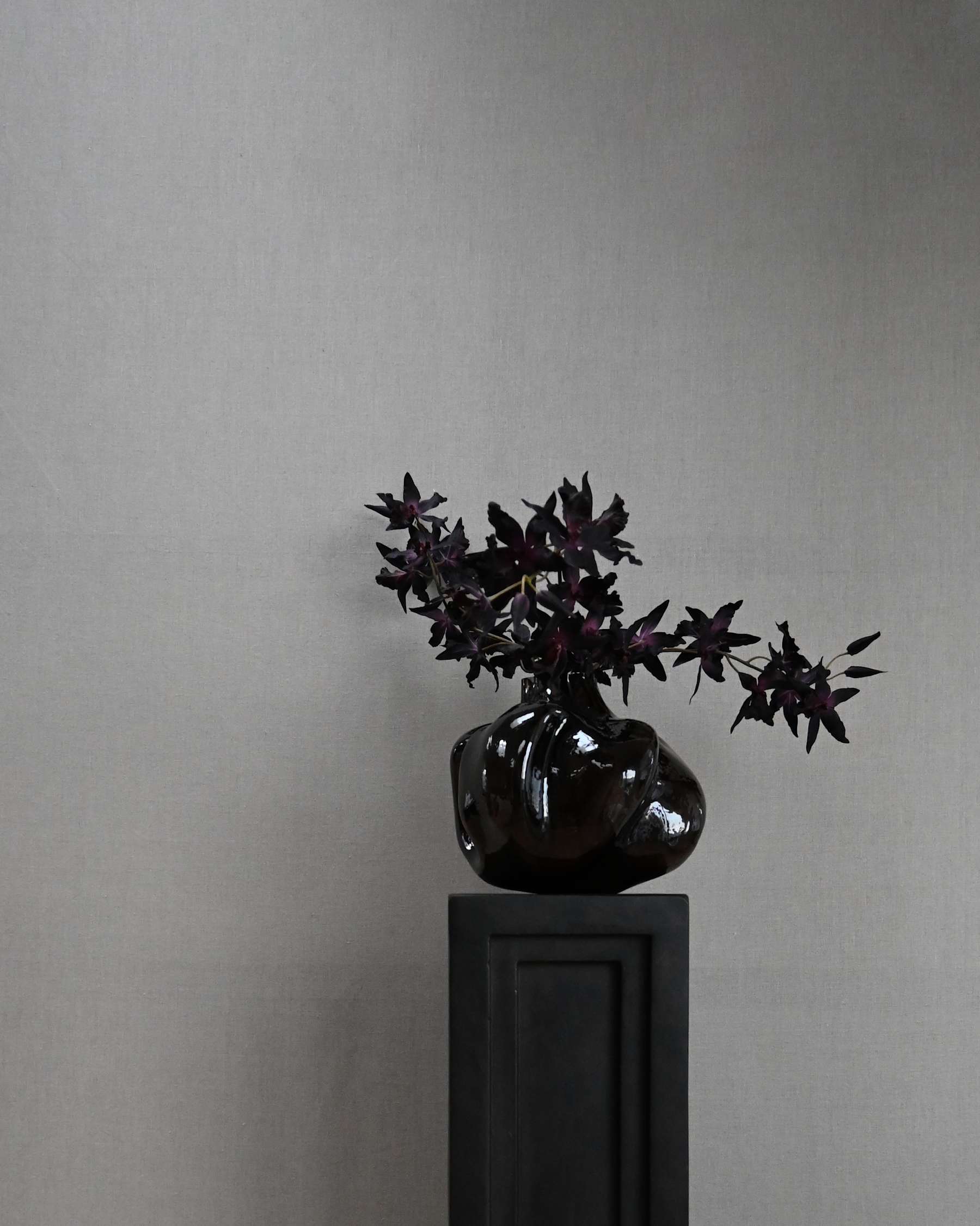 The vase is attracted to brown glass
