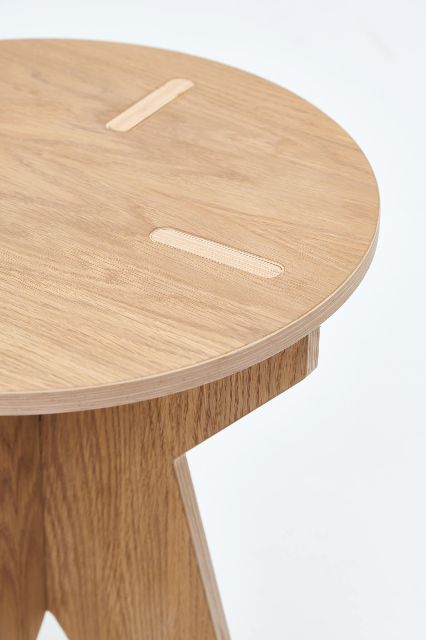 Stolek ST STOOL dubový dýhovaný