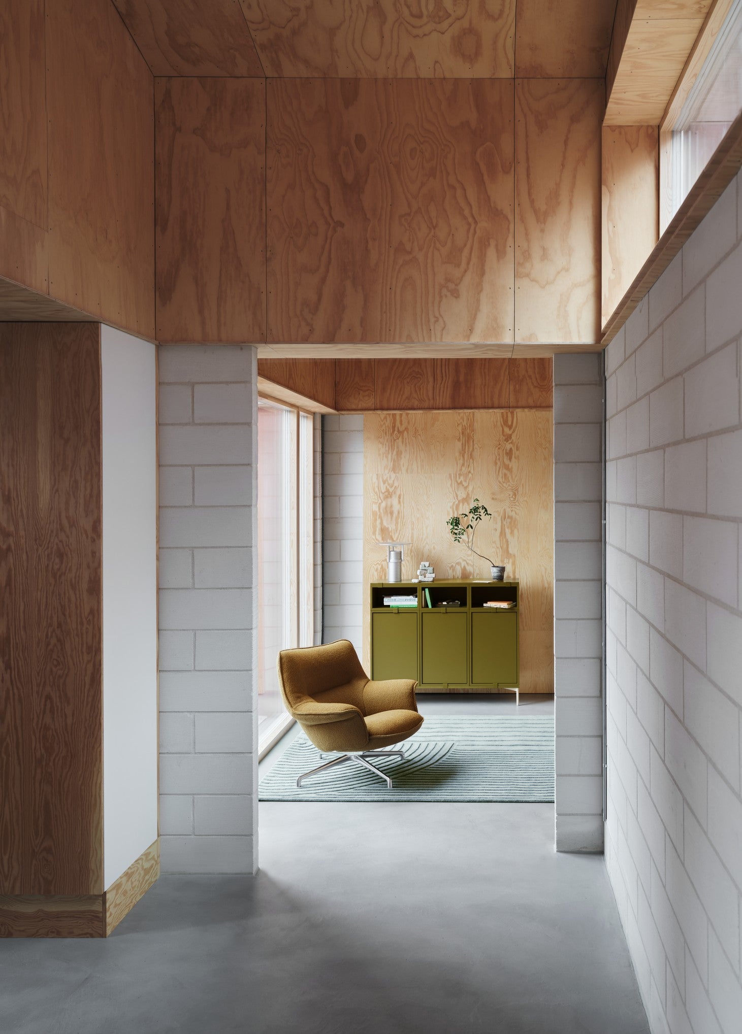 DOZE LOW Customized Swivel Armchair