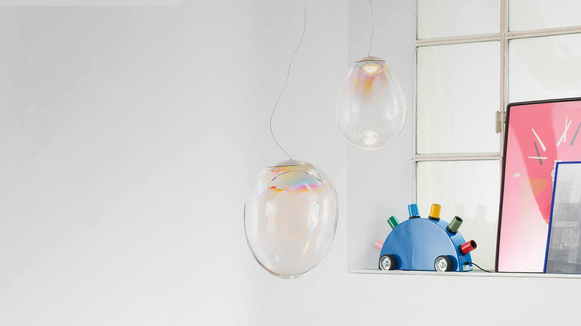 STELLAR NEBULA pendant lamp with iridescent blown glass
