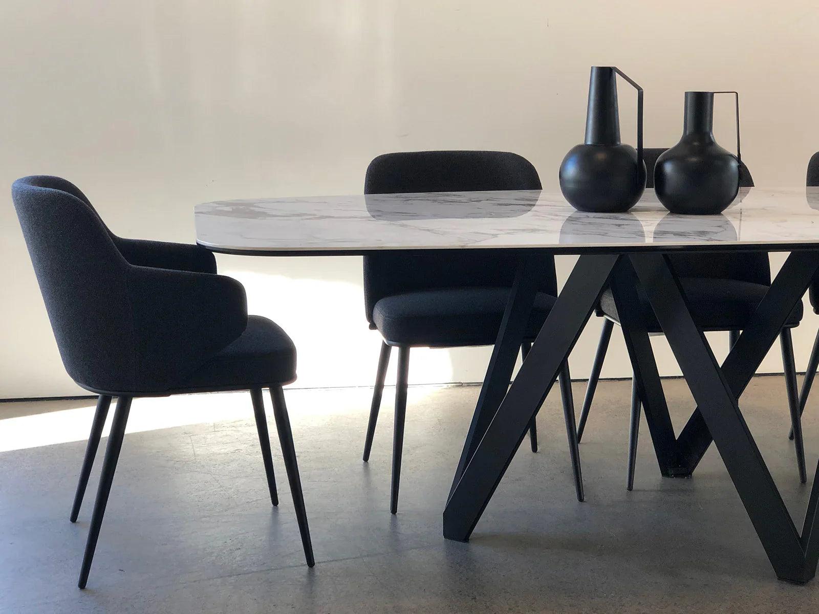 Stół CARTESIO jasnoszara ceramika z metalową podstawą Calligaris Eye on Design