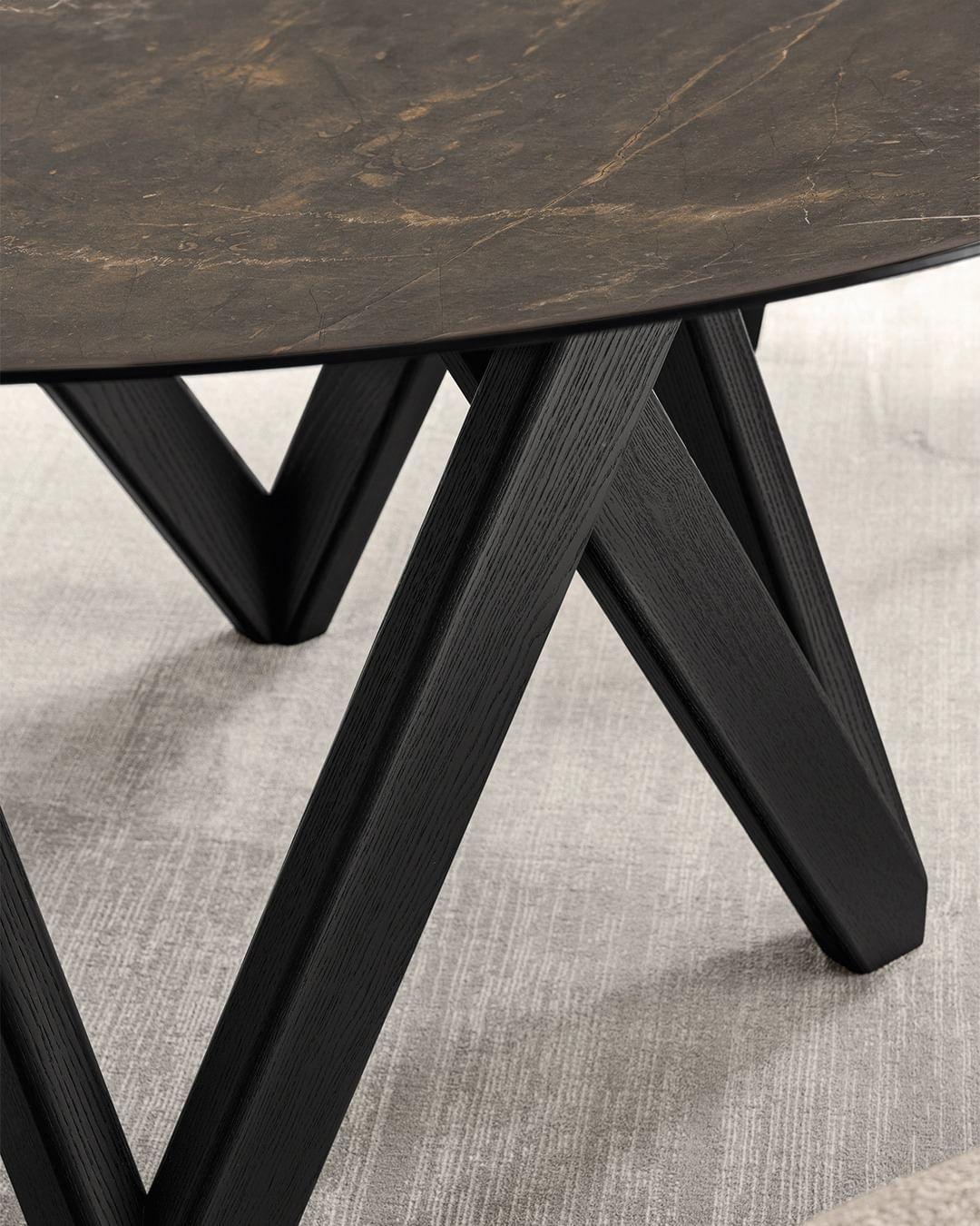 Stół CARTESIO złoty marmur z drewnianą podstawą Calligaris Eye on Design