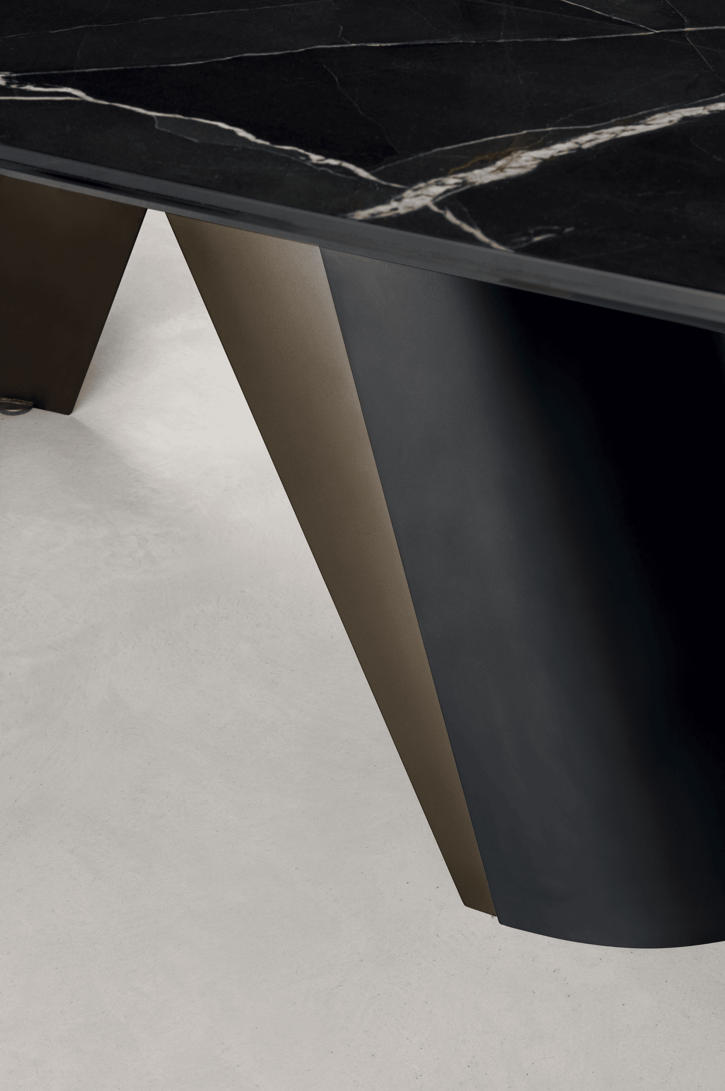 Stół elipsa rozkładany APIAN ciemnoszara ceramika Calligaris Eye on Design
