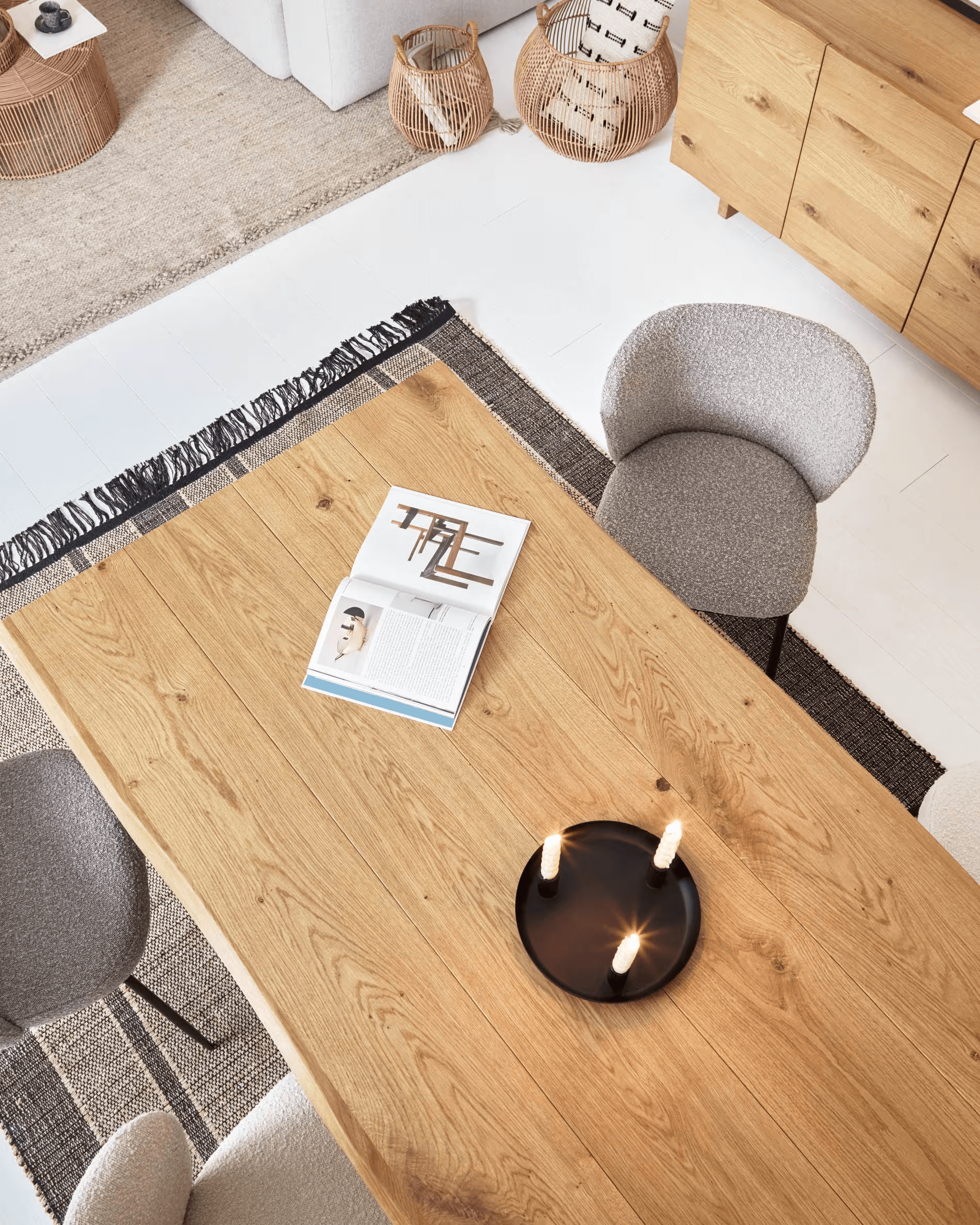 Stół LOTTY drewniany blat ze szklaną podstawą La Forma Eye on Design