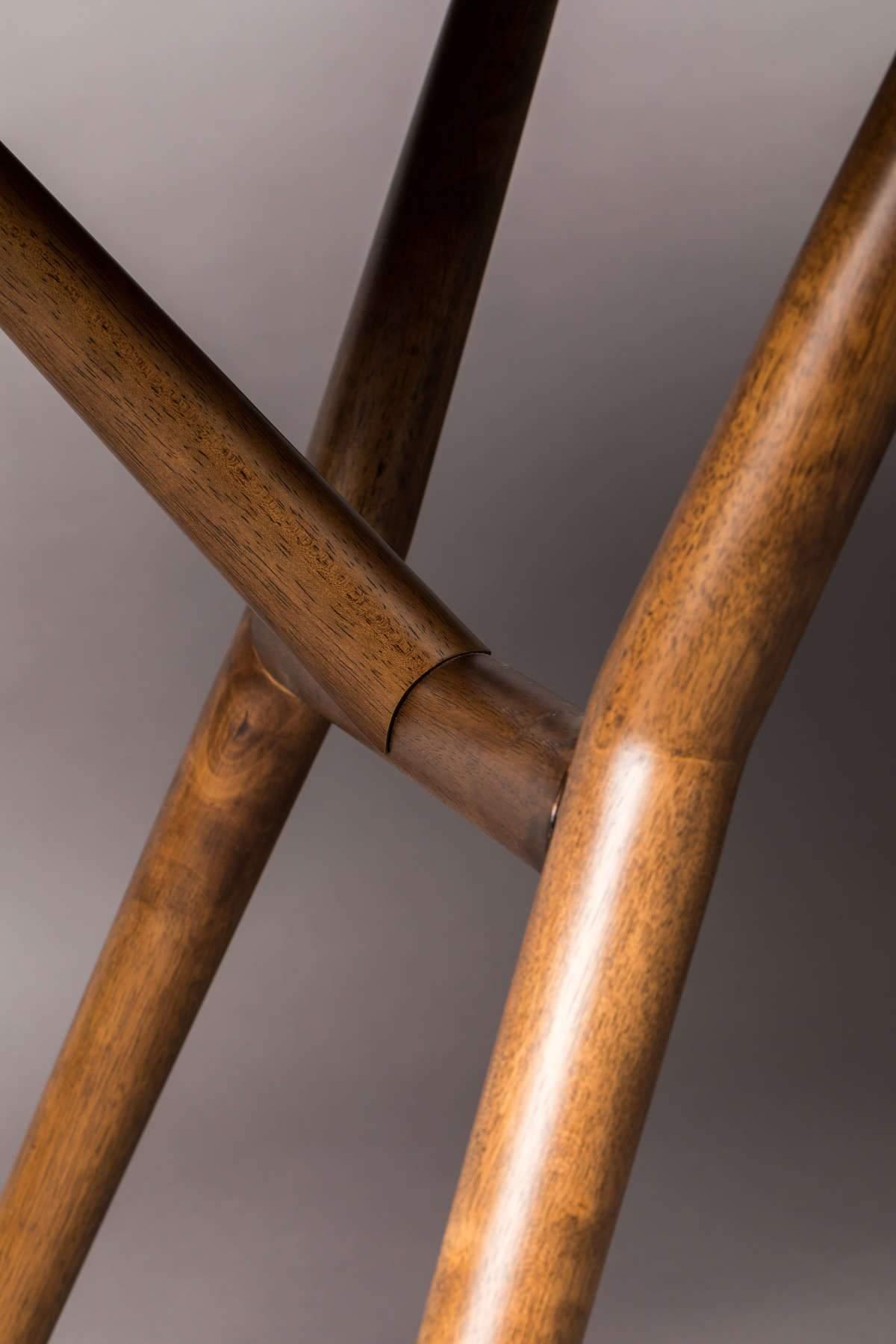 Stół MALAYA drewno orzechowe Dutchbone Eye on Design