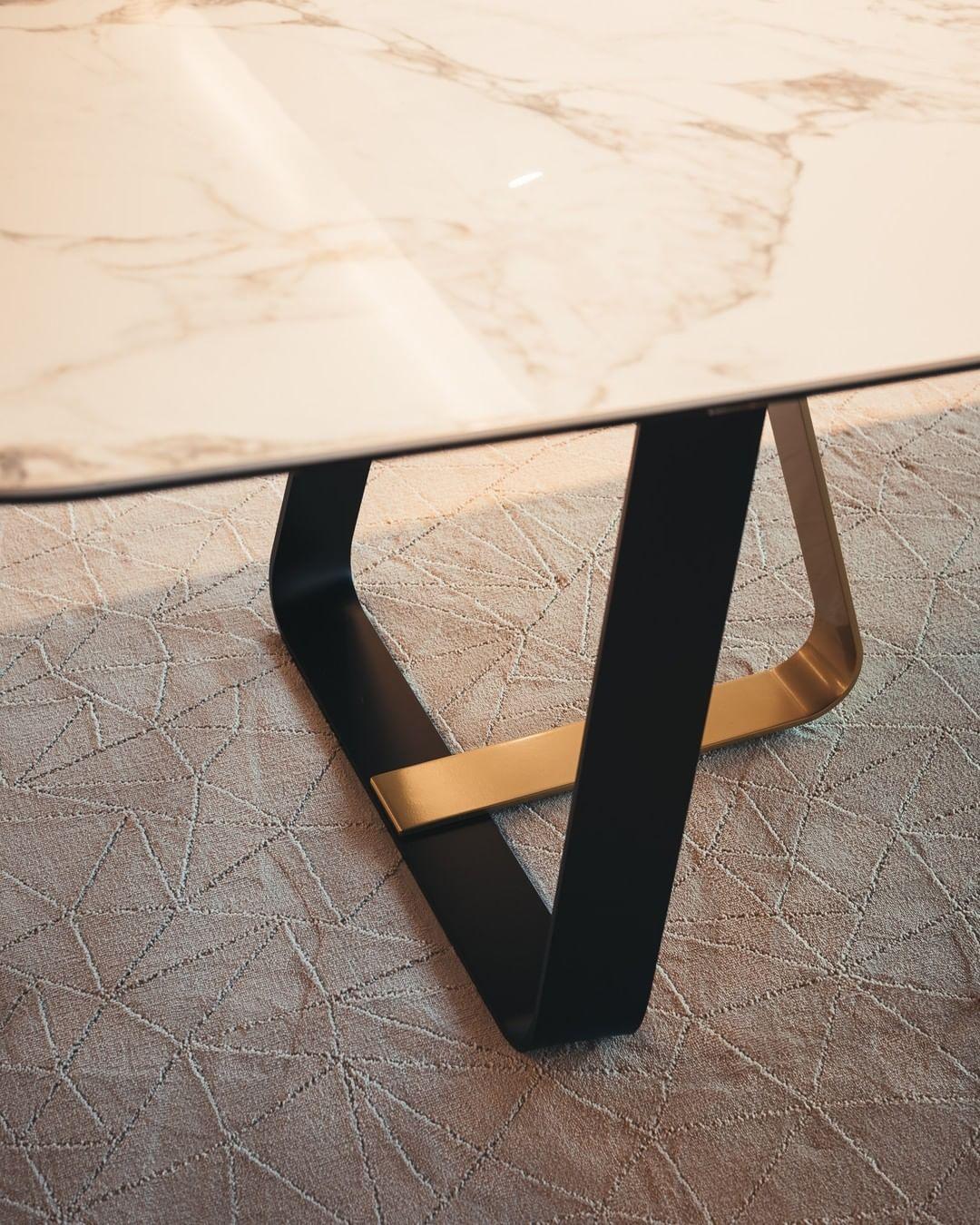 Stół SUNSHINE brązowa ceramika Calligaris Eye on Design
