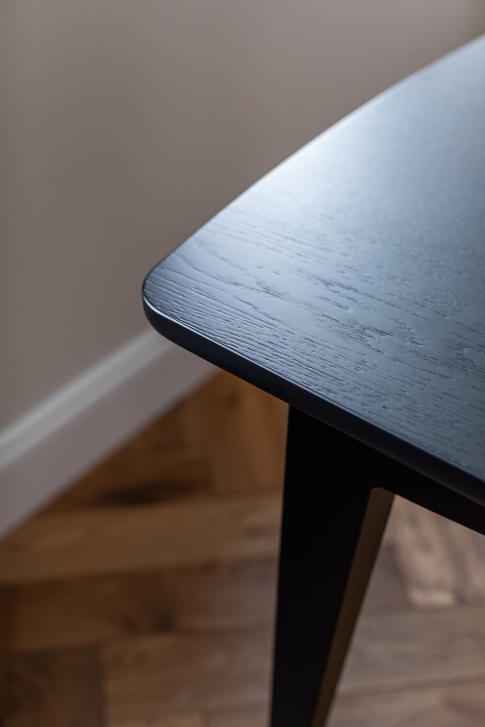 TAOZ extendable table black oak