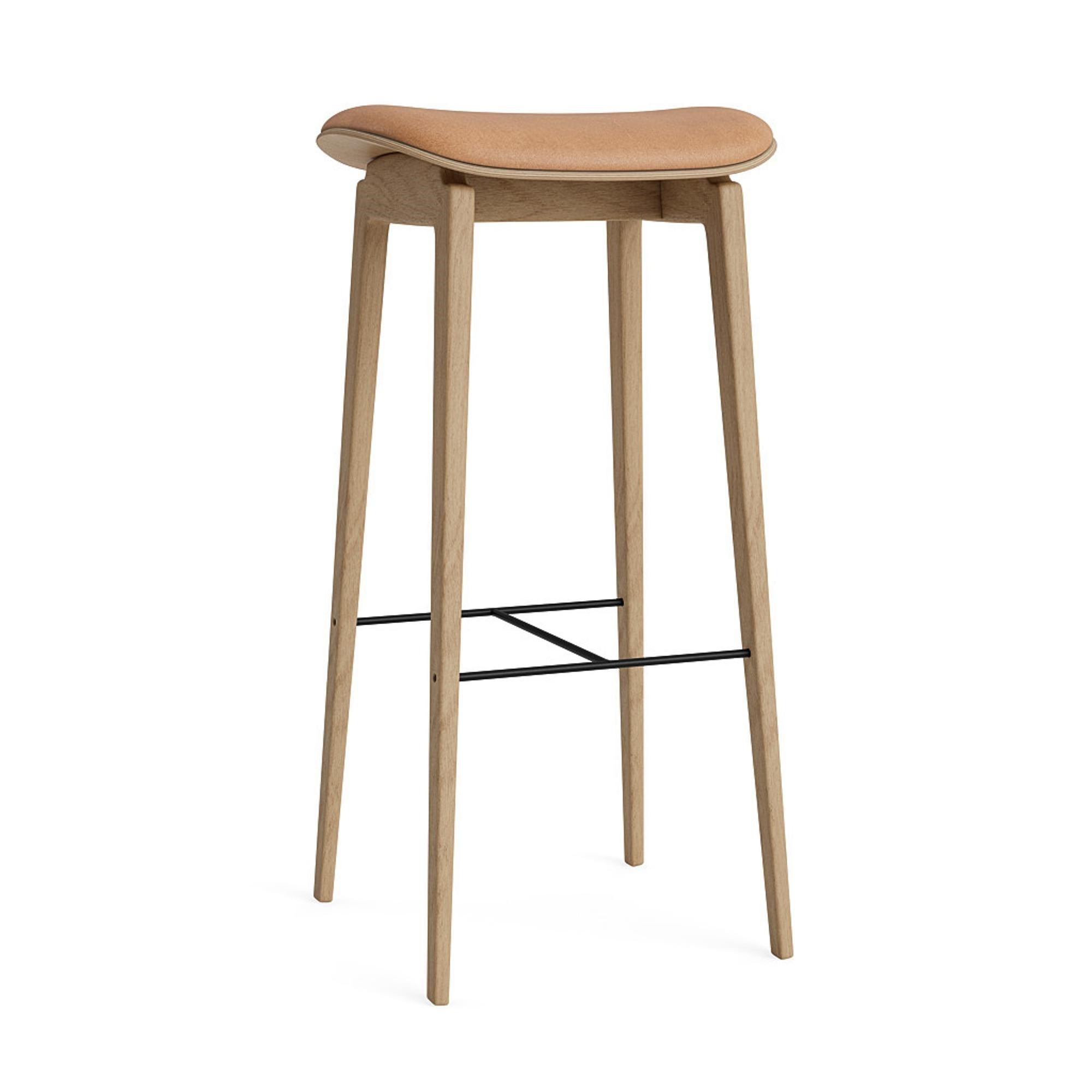 Stołek barowy wyższy NY11 dębowy NORR11 Eye on Design