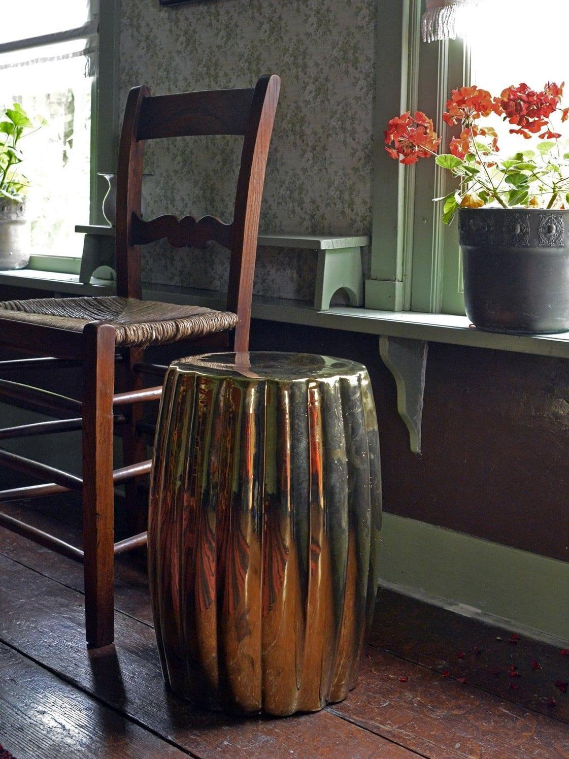 Stołek CURVY złoty Pols Potten Eye on Design