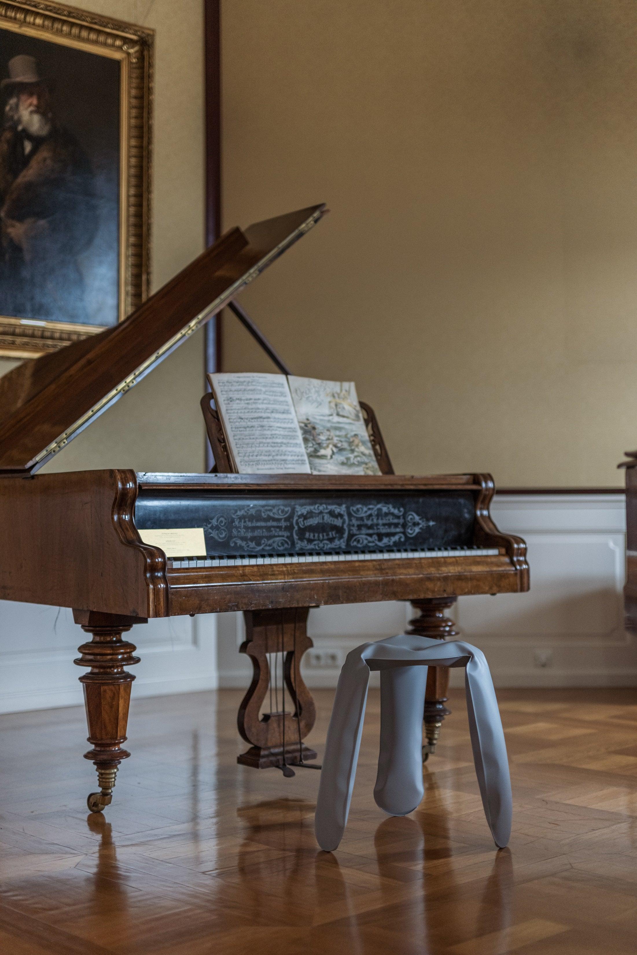 Stołek PLOPP niebieski szary mat Zieta Studio Eye on Design