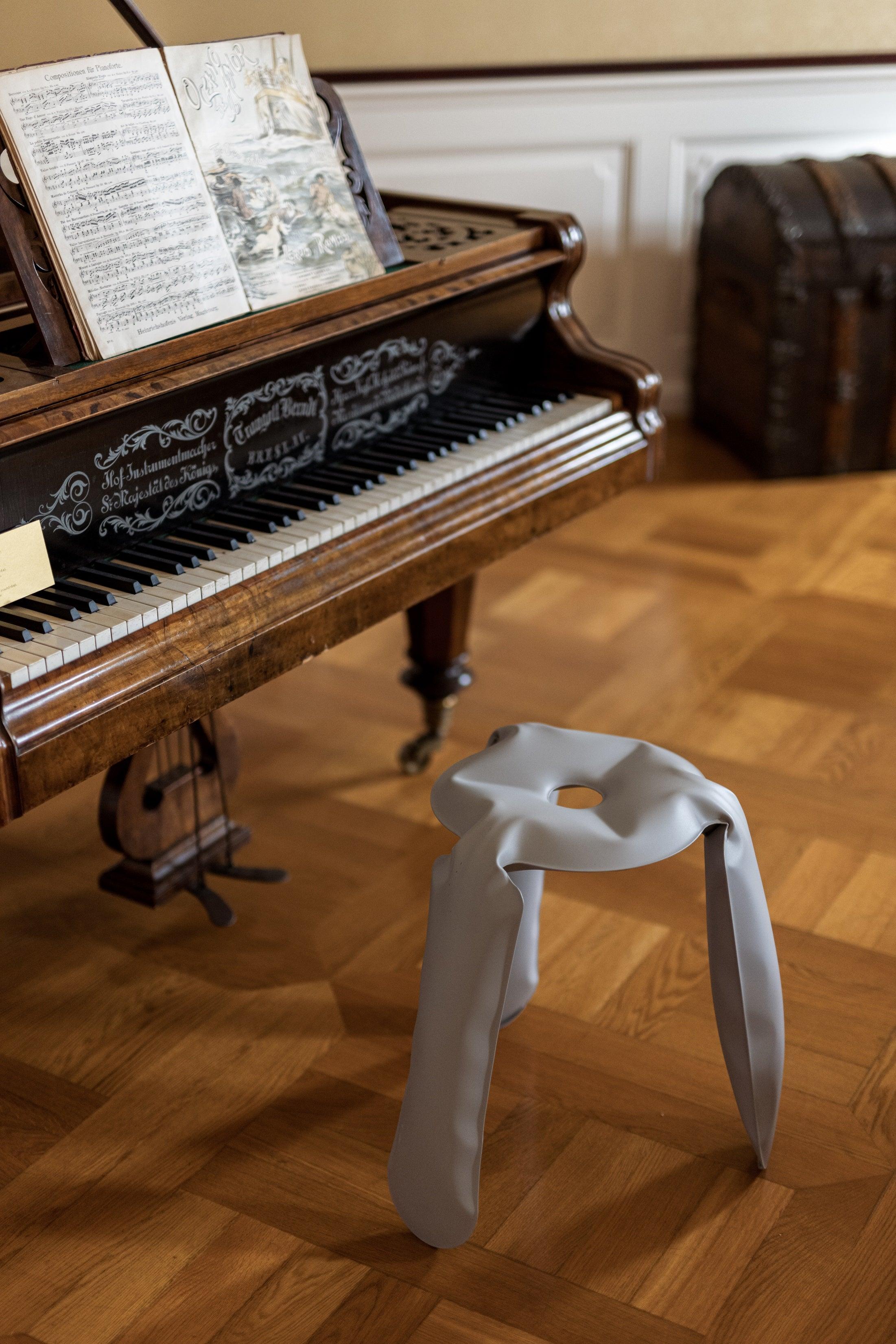 Stołek PLOPP szary mech mat – Zieta Studio
