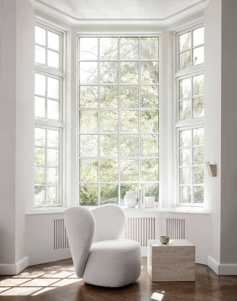 Stolik boczny CUBISM piaskowy z trawertynu NORR11 Eye on Design