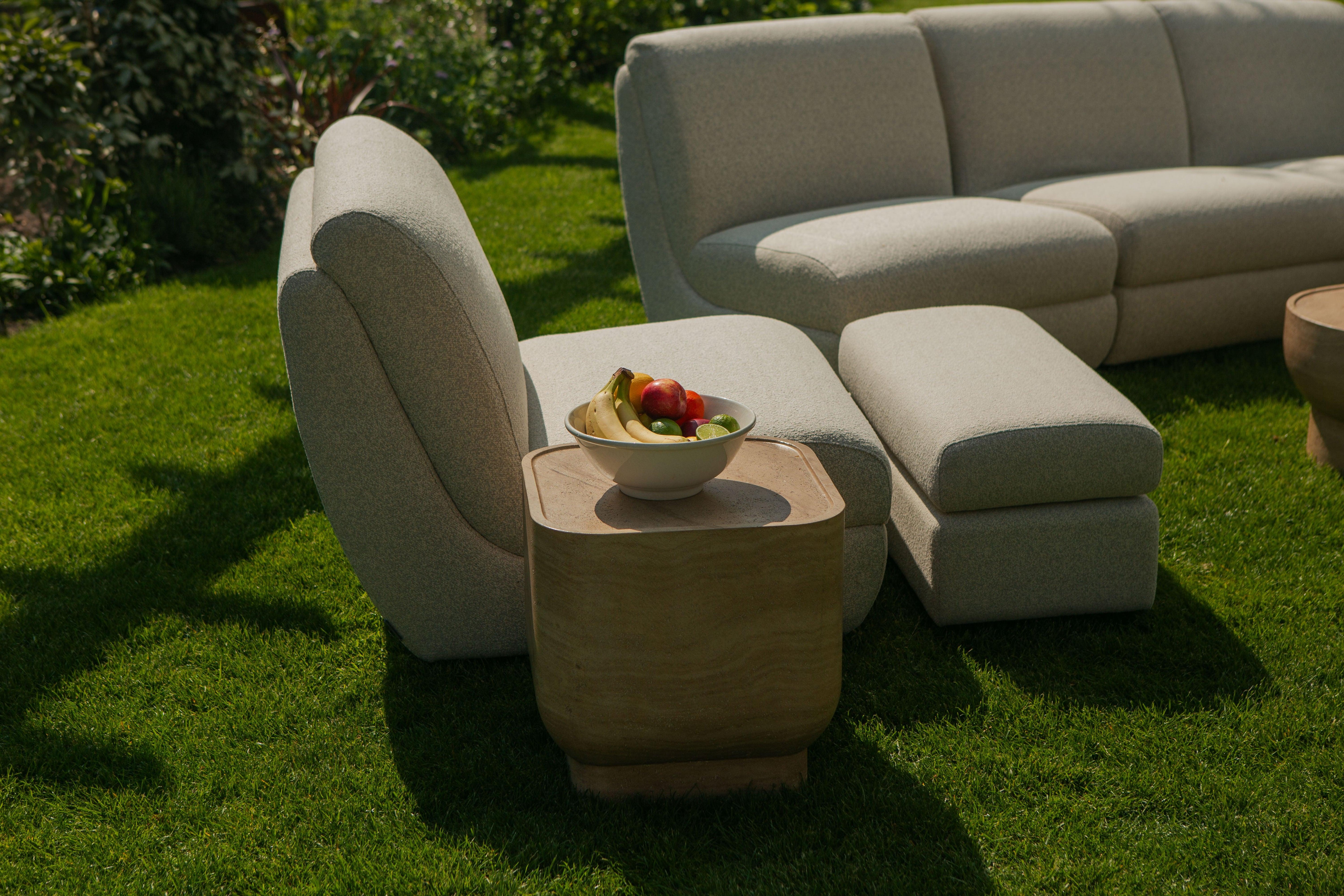 Stolik boczny okrągły NOBLE beżowy Zuiver Eye on Design