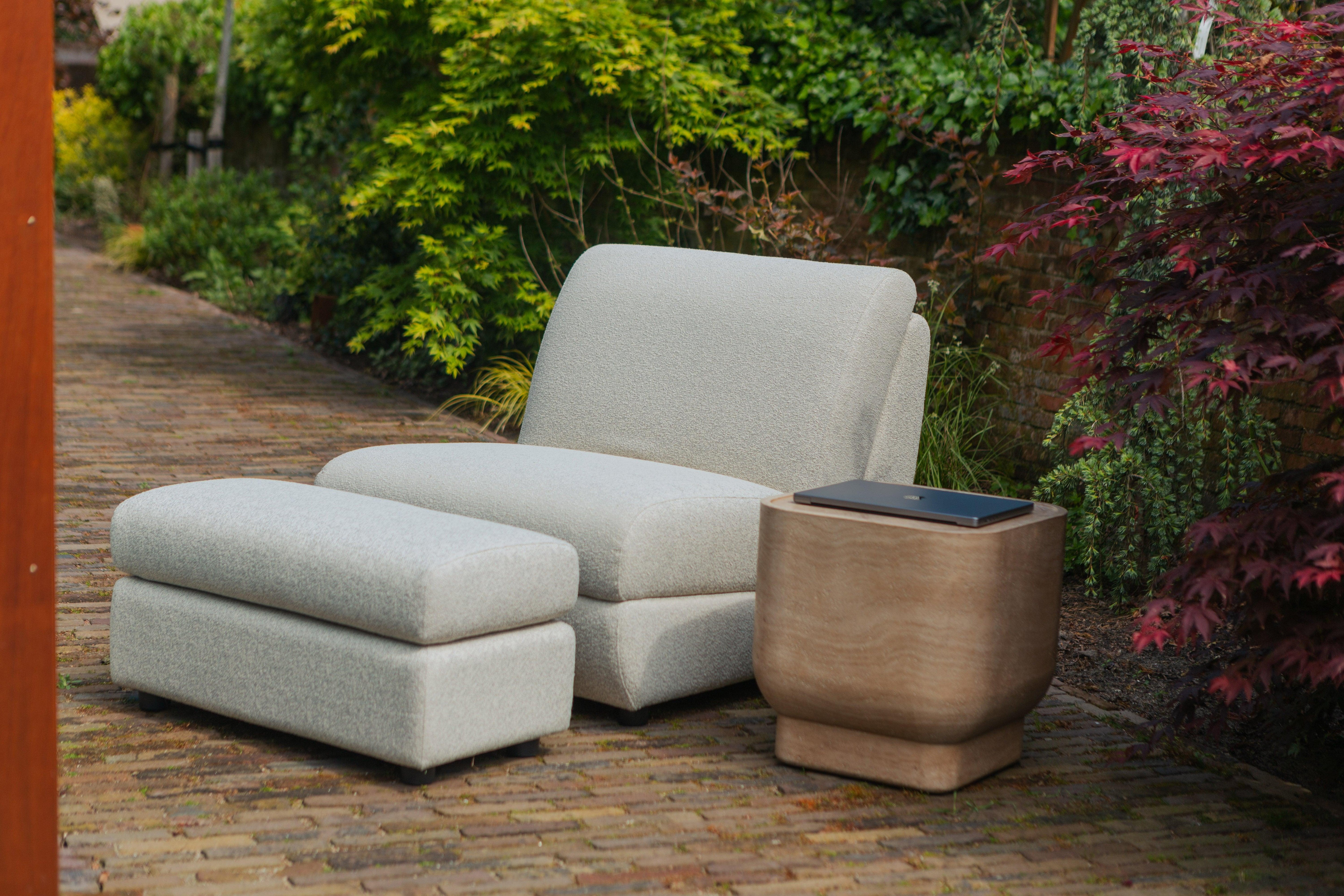 Stolik boczny okrągły NOBLE beżowy Zuiver Eye on Design