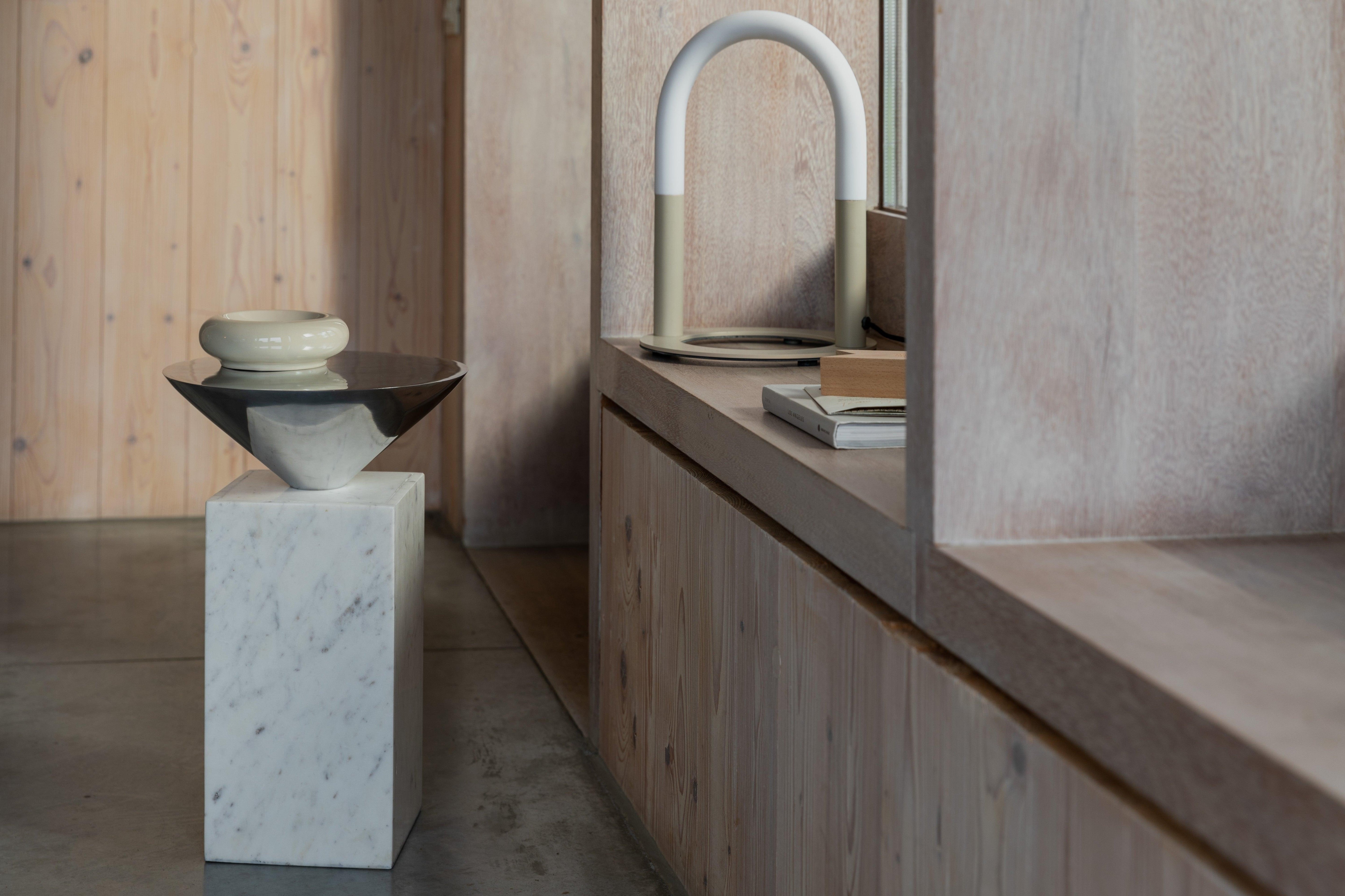 Stolik boczny PRIDE biały marmur Zuiver Eye on Design