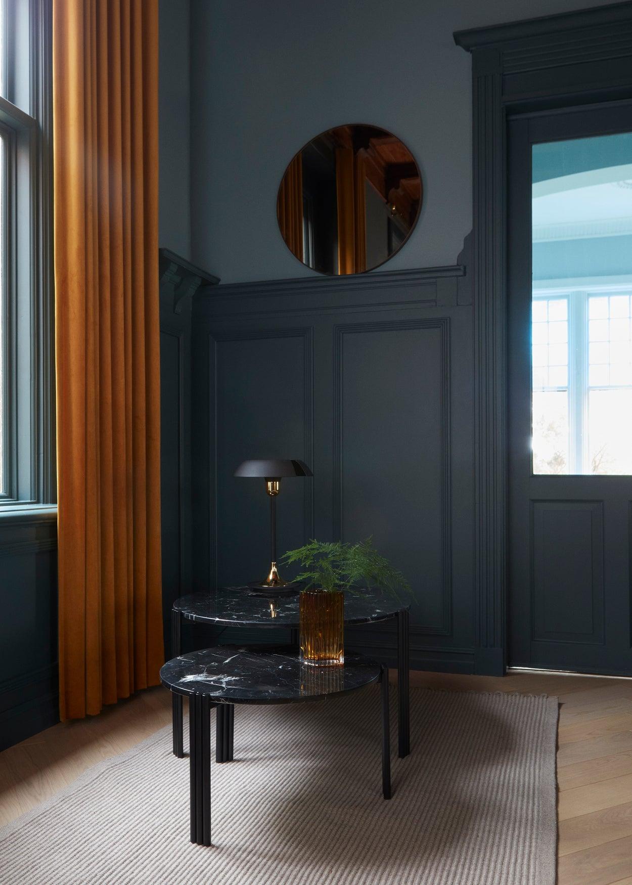 Stolik boczny TRIBUS czarny marmur z czarną podstawą AYTM Eye on Design