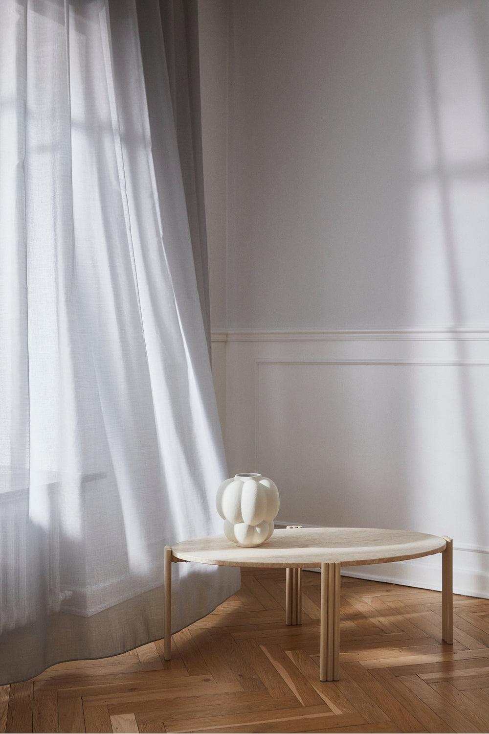 Stolik kawowy TRIBUS jasny blat z beżową podstawą AYTM Eye on Design