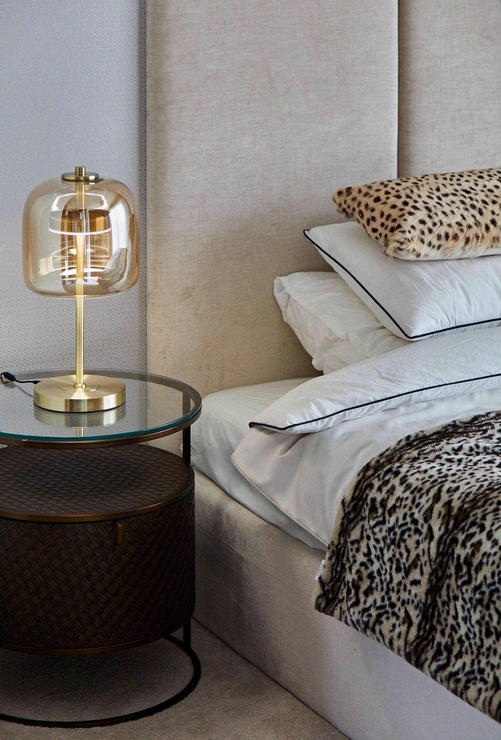 Stolik nocny NAPA VALLEY ciemnobrązowy fornir dębowy Eichholtz Eye on Design