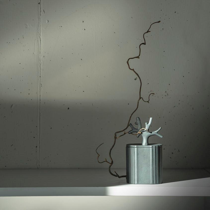 Świeca zapachowa KI czarny Kyuka Design Eye on Design