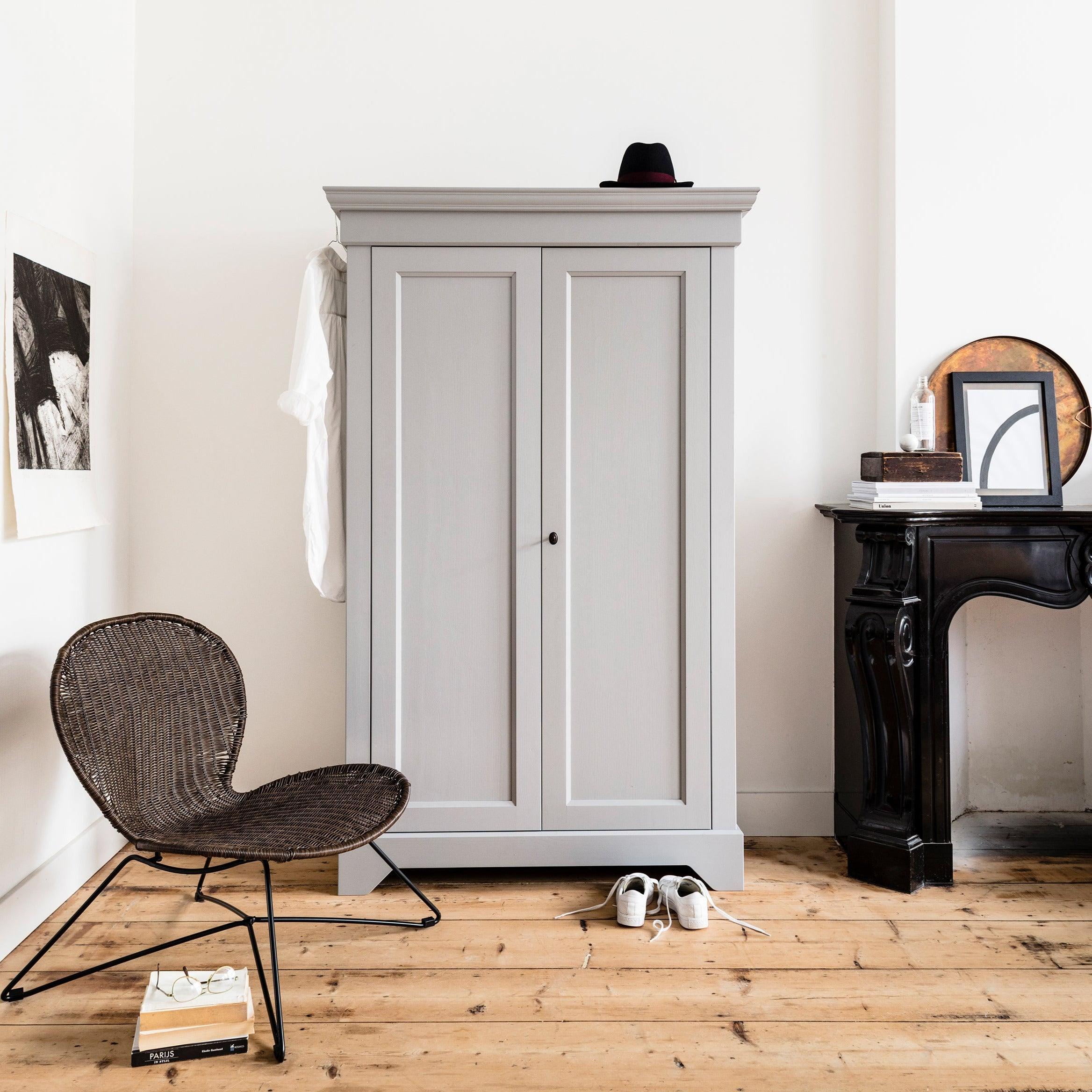 Szafa ISABEL szare drewno Woood Eye on Design