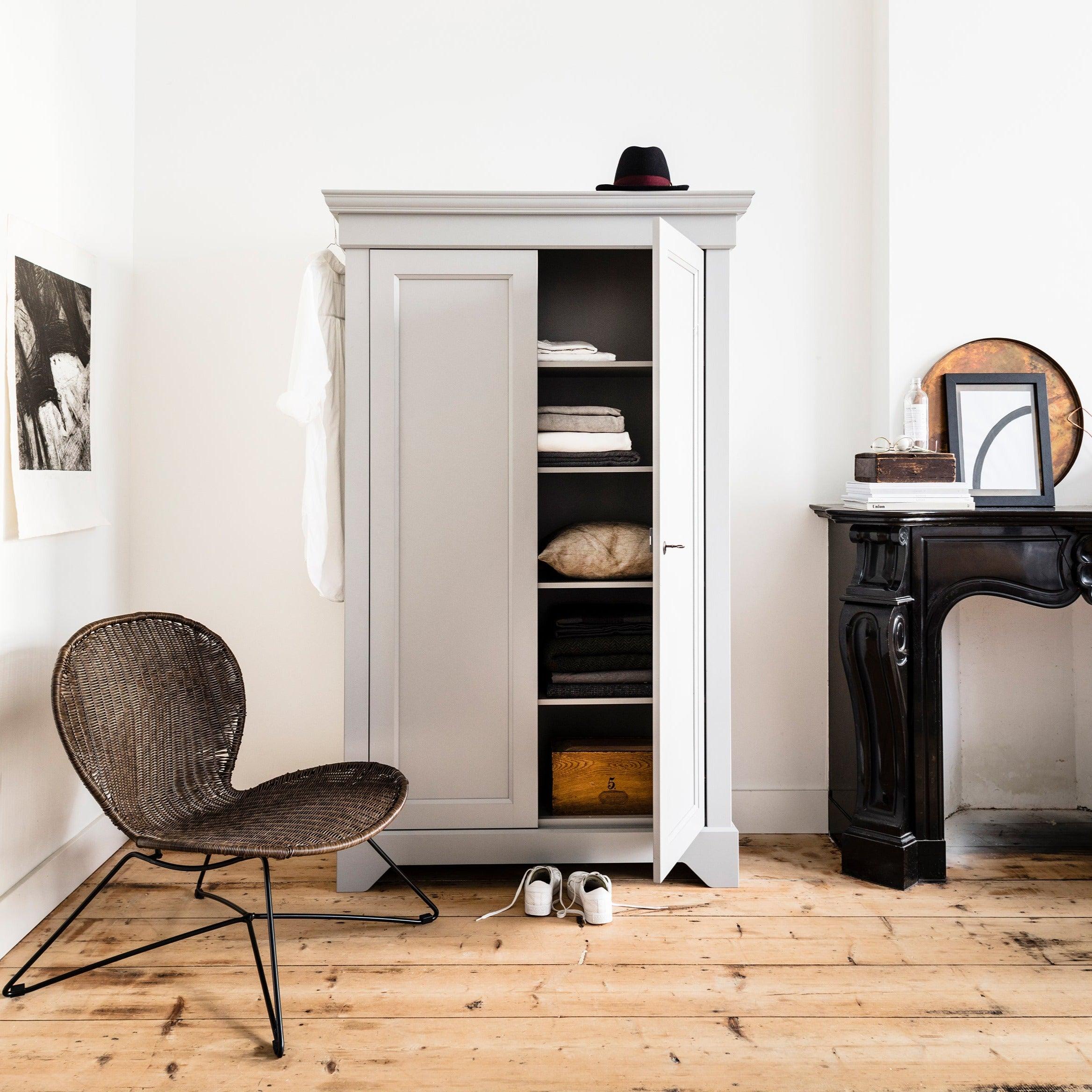 Szafa ISABEL szare drewno Woood Eye on Design