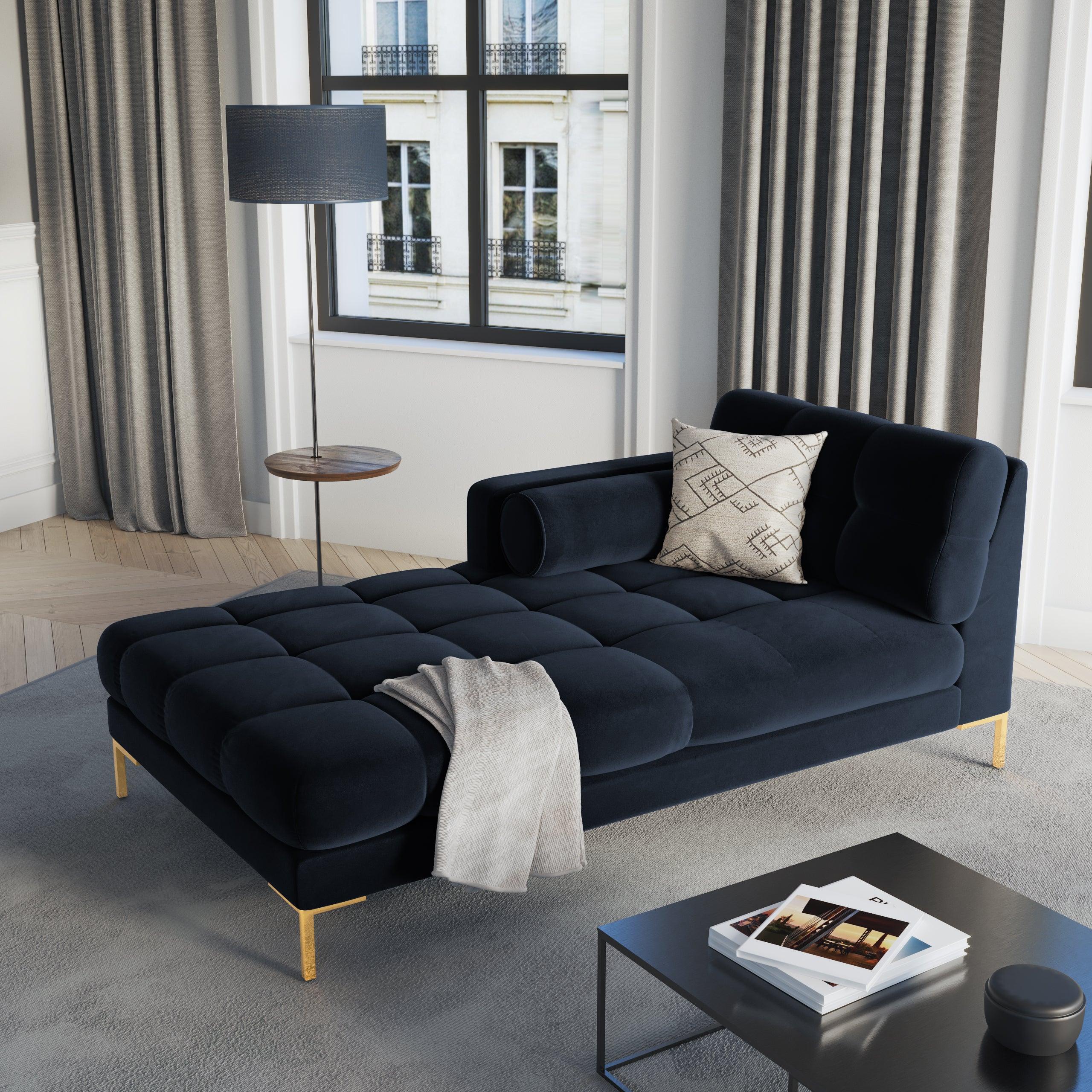 Szezlong aksamitny lewostronny BALI ciemnoniebieski ze złotą podstawą Cosmopolitan Design Eye on Design