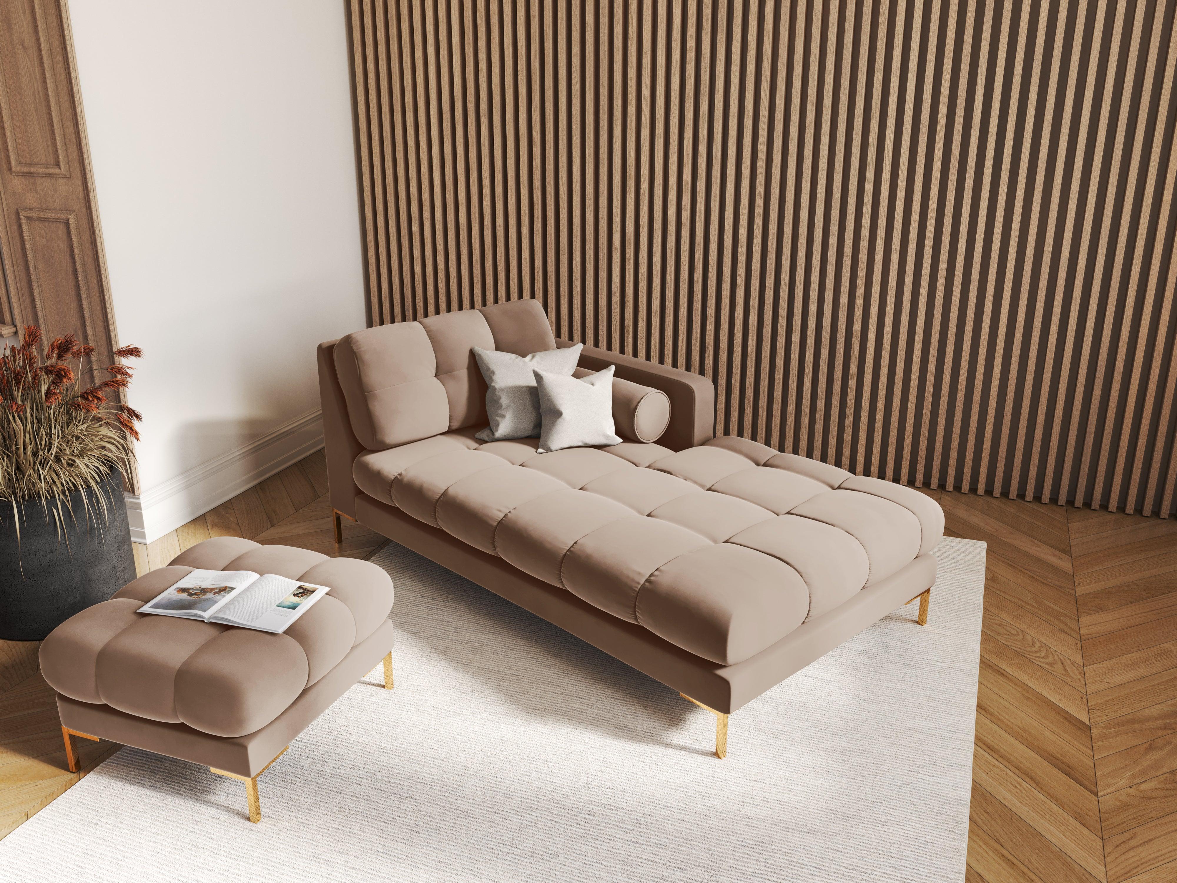 Szezlong aksamitny prawostronny BALI beżowy ze złotą podstawą Cosmopolitan Design Eye on Design