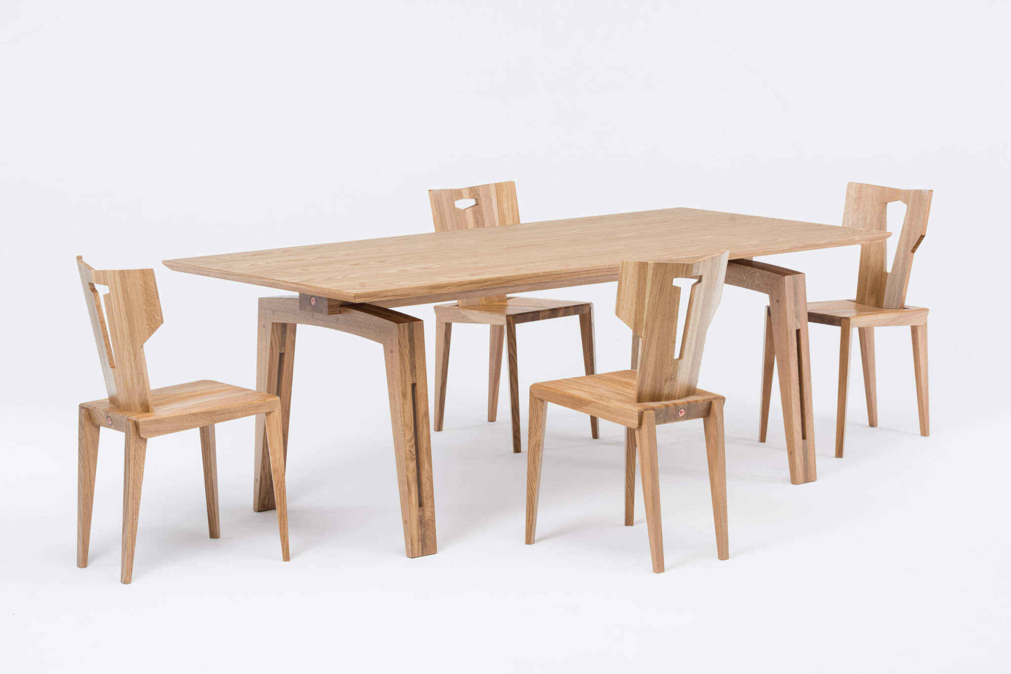 TAMAZO Oak Table
