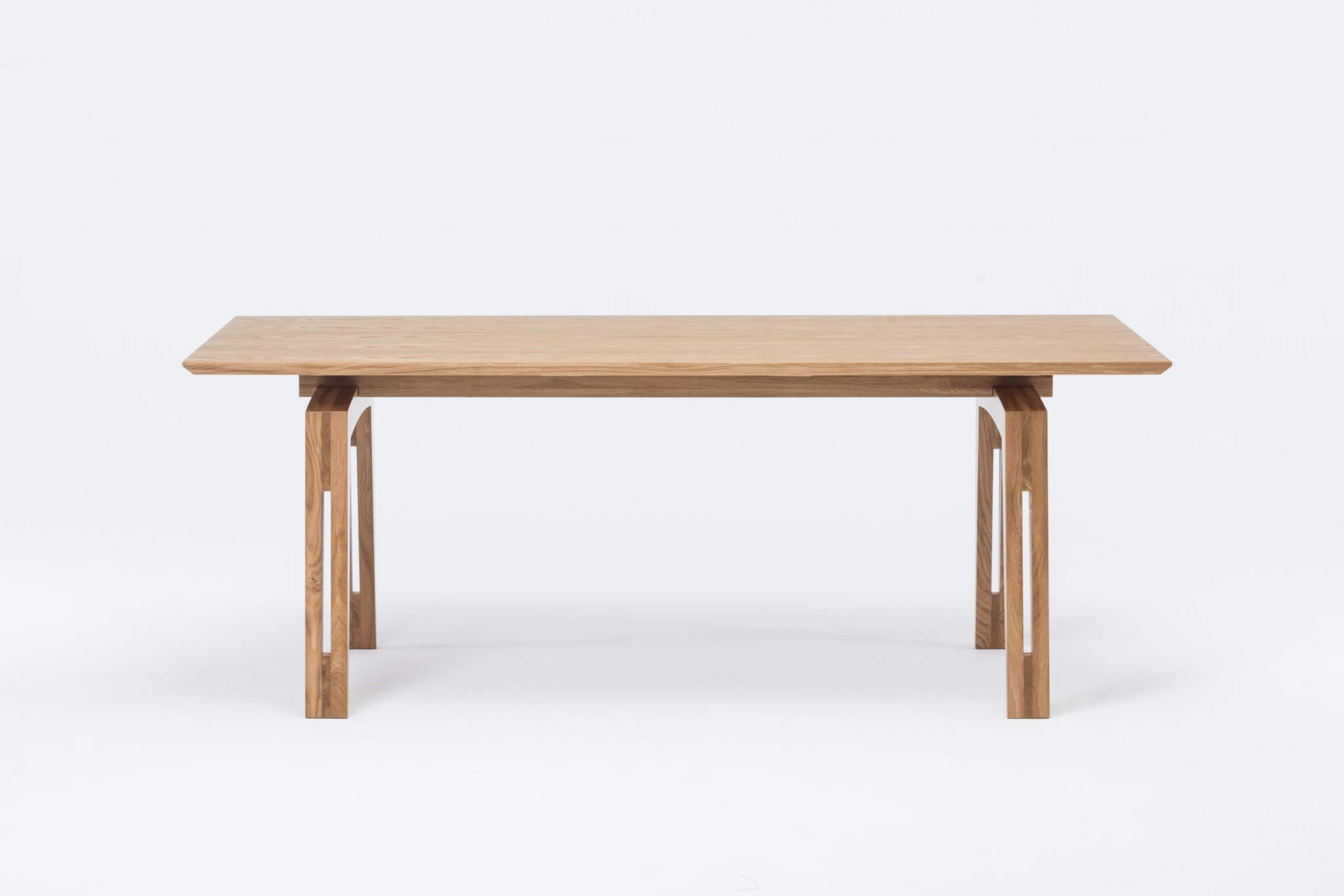 TAMAZO Oak Table