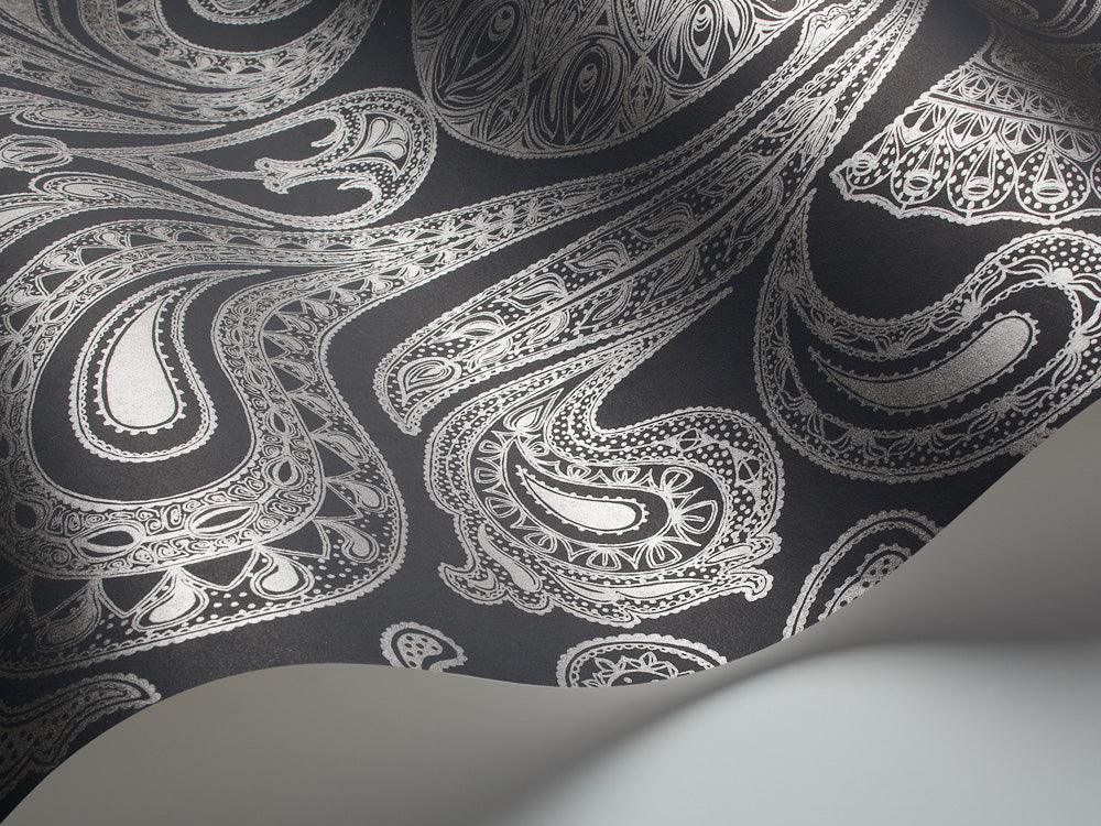 Tapeta CONTEMPORARY RESTYLED - Malabar metaliczne srebro na czarnym Cole & Son Eye on Design