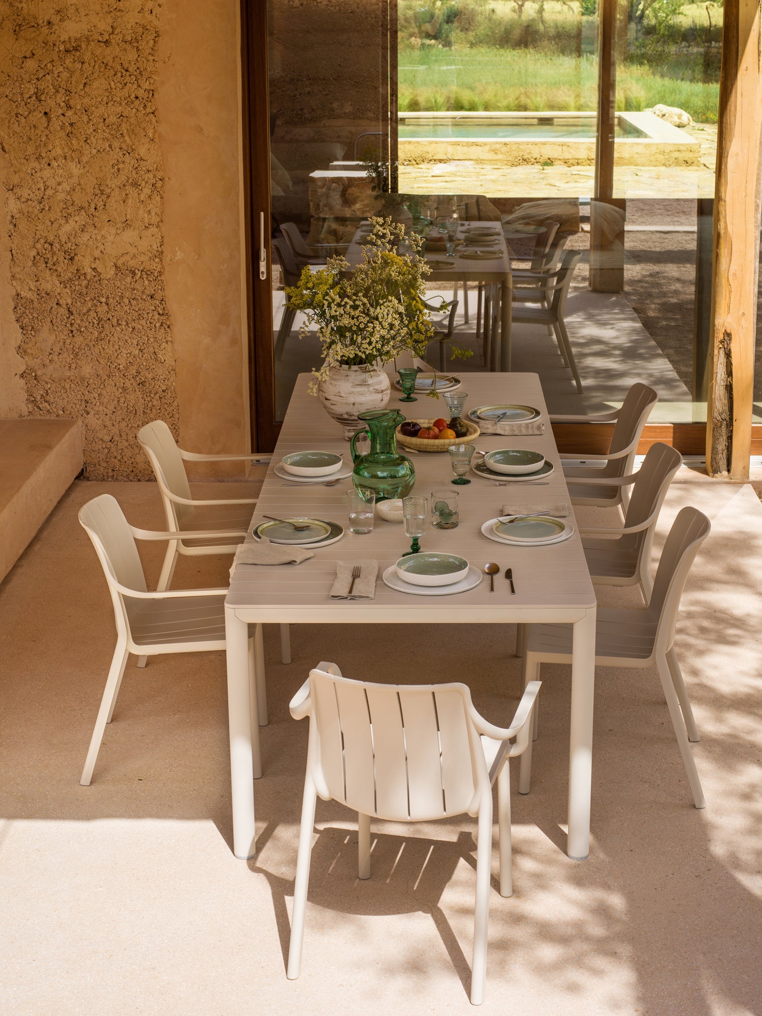 TEVERE Earthy Brown Extendable Outdoor Table