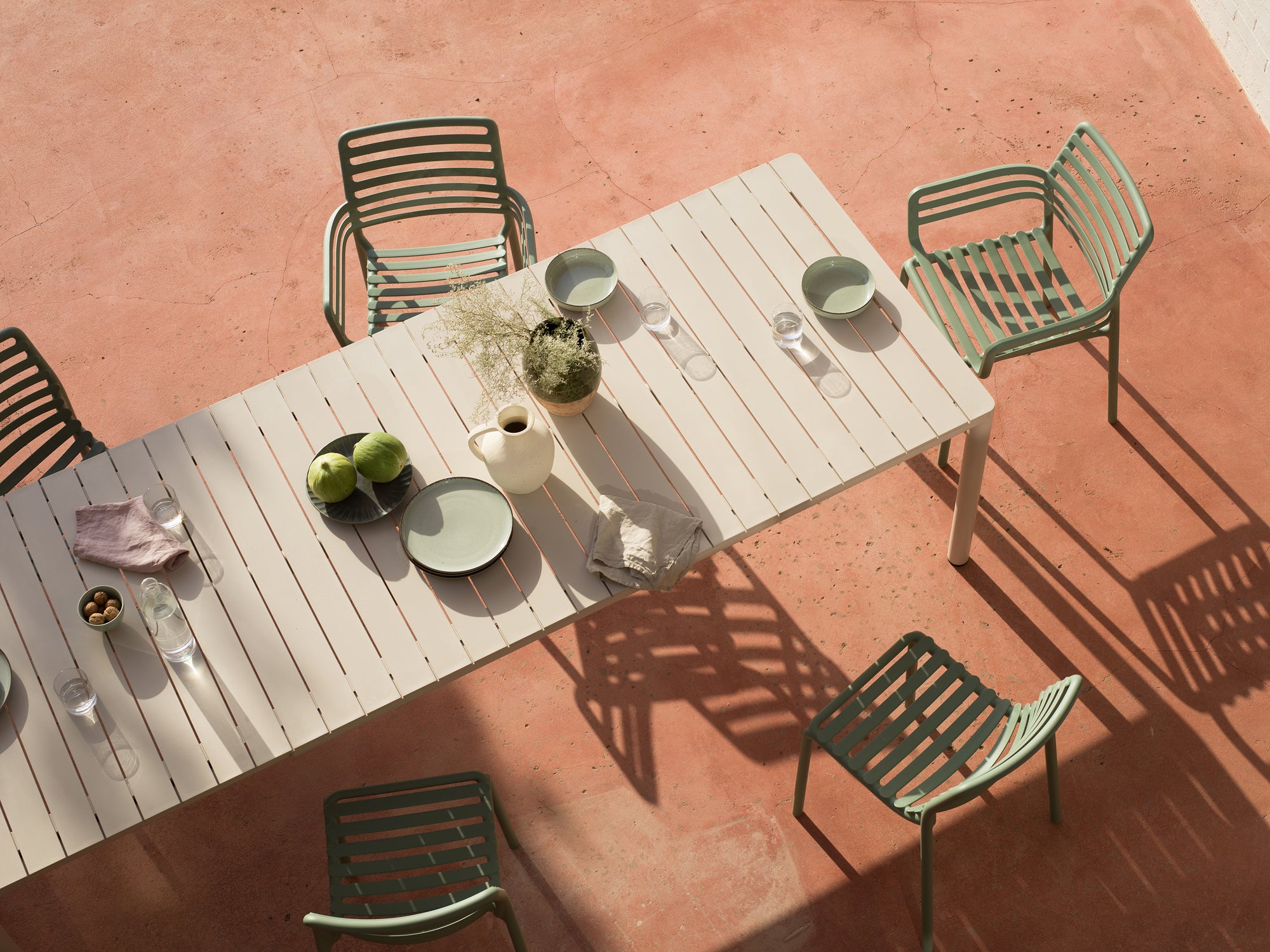 Venkovní křeslo s opěrkami DOGA cappuccino