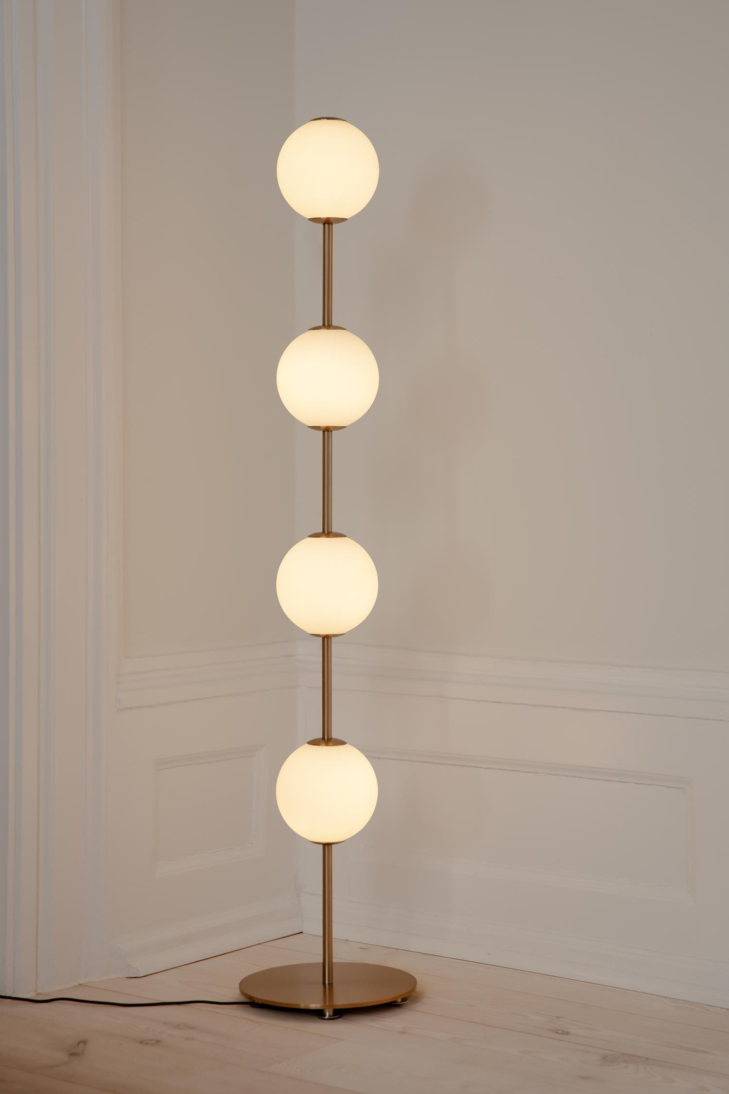 AUDREY floor lamp white with gold accent