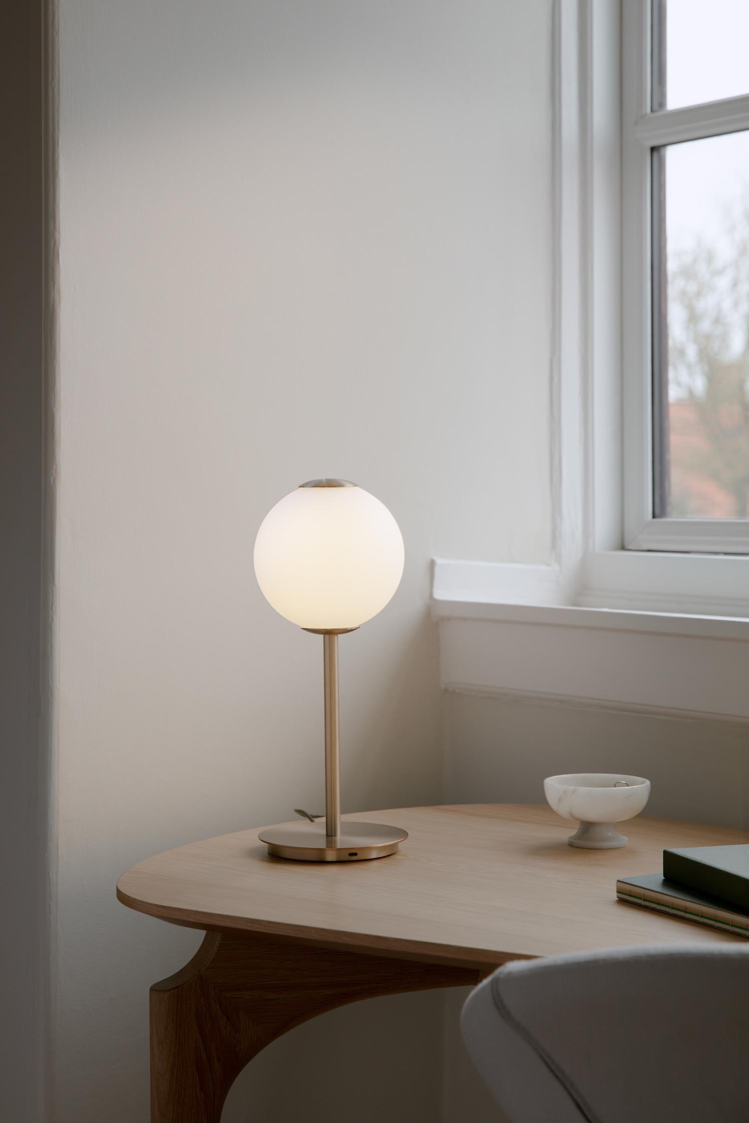 AUDREY table lamp white with gold insert