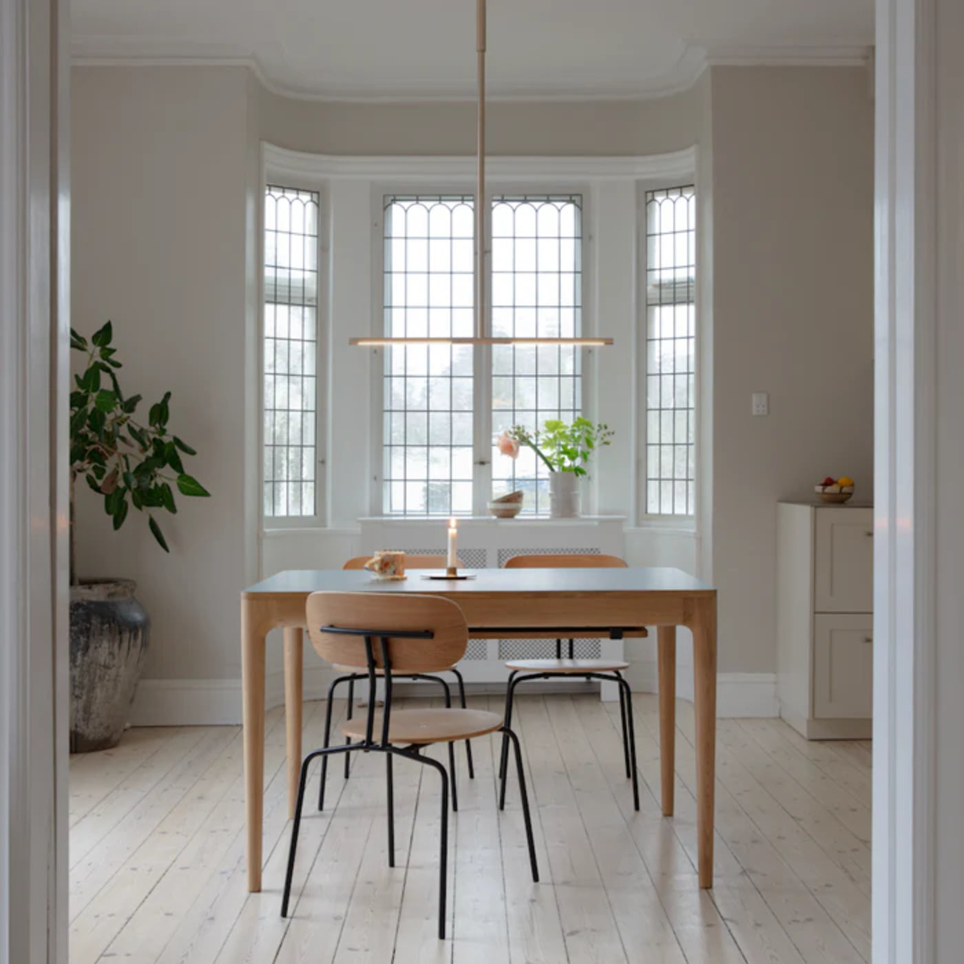 HEART'N'SOUL black extendable table with oak base