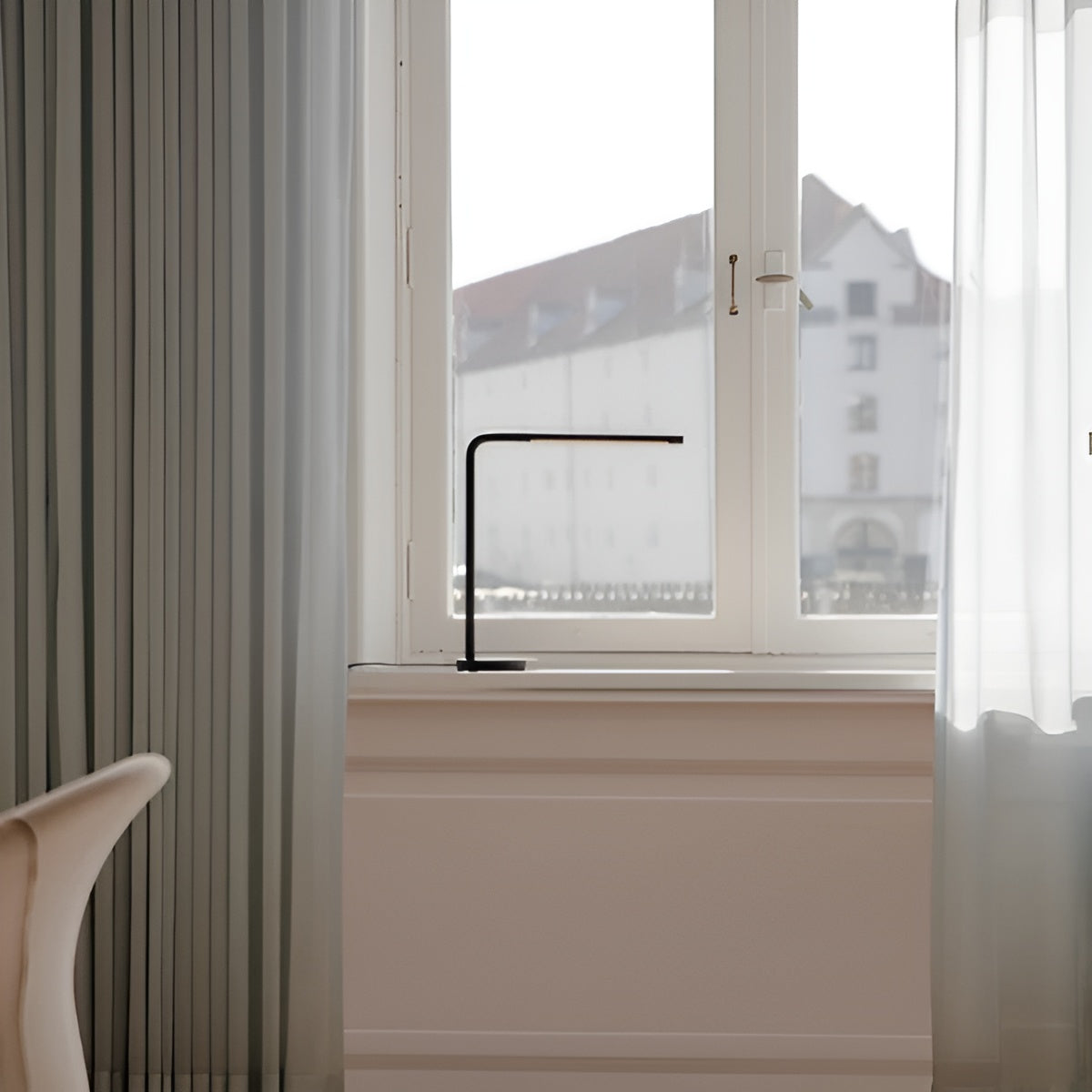 OMNI black table lamp