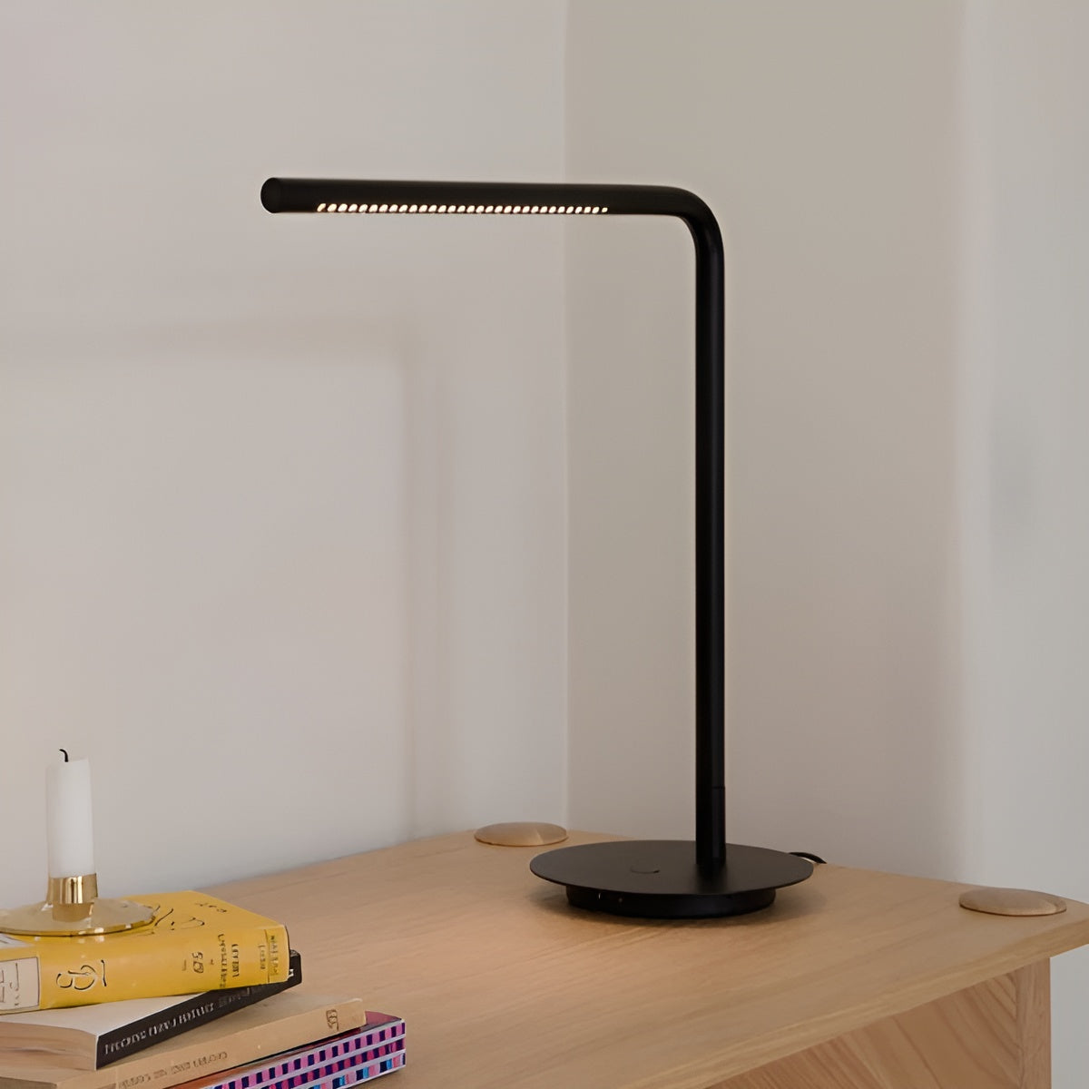 OMNI black table lamp