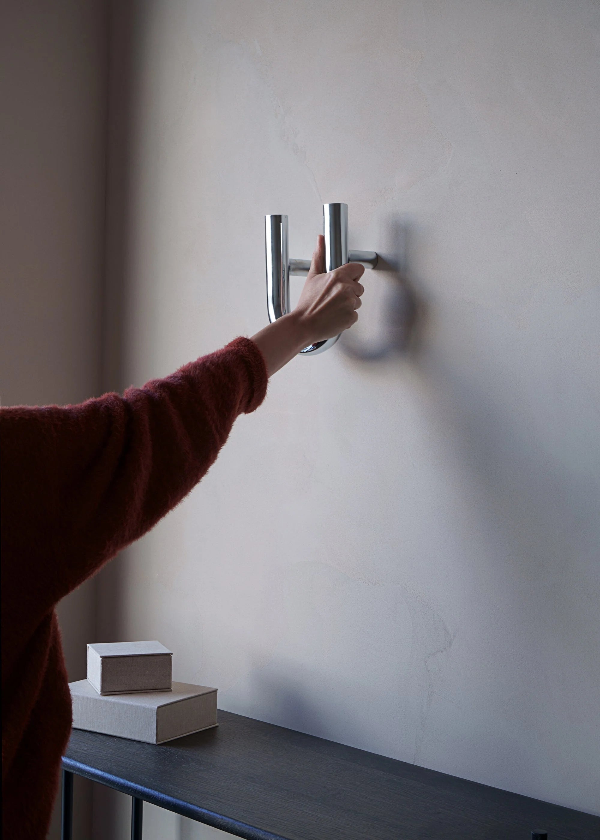 UNE black wall hanger